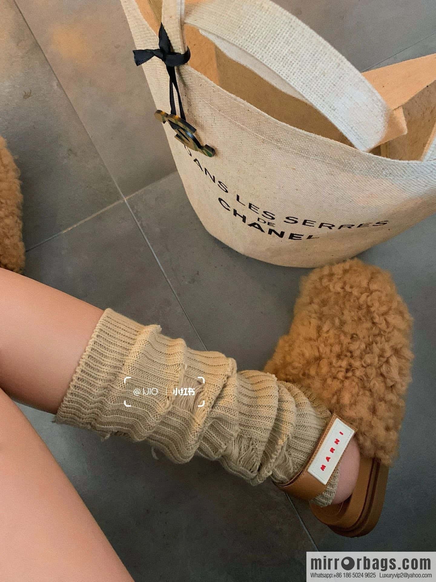 Marni autumn and winter round head fur integrated fluff slippers
