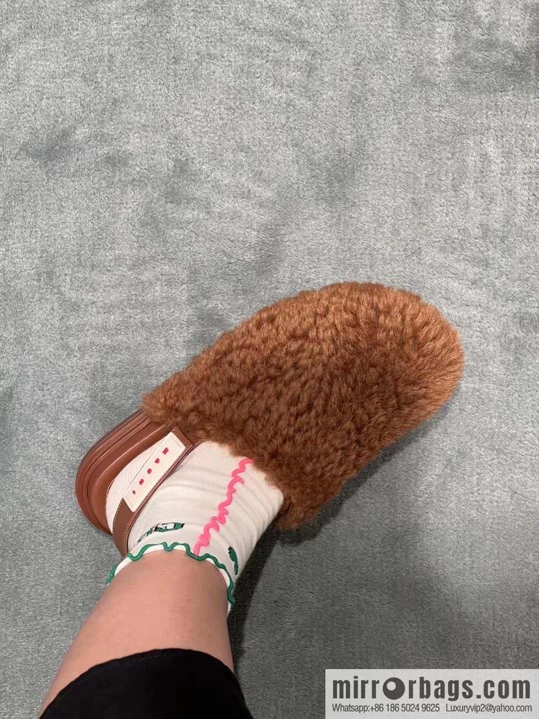 Marni autumn and winter round head fur integrated fluff slippers