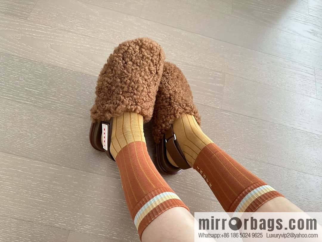 Marni autumn and winter round head fur integrated fluff slippers