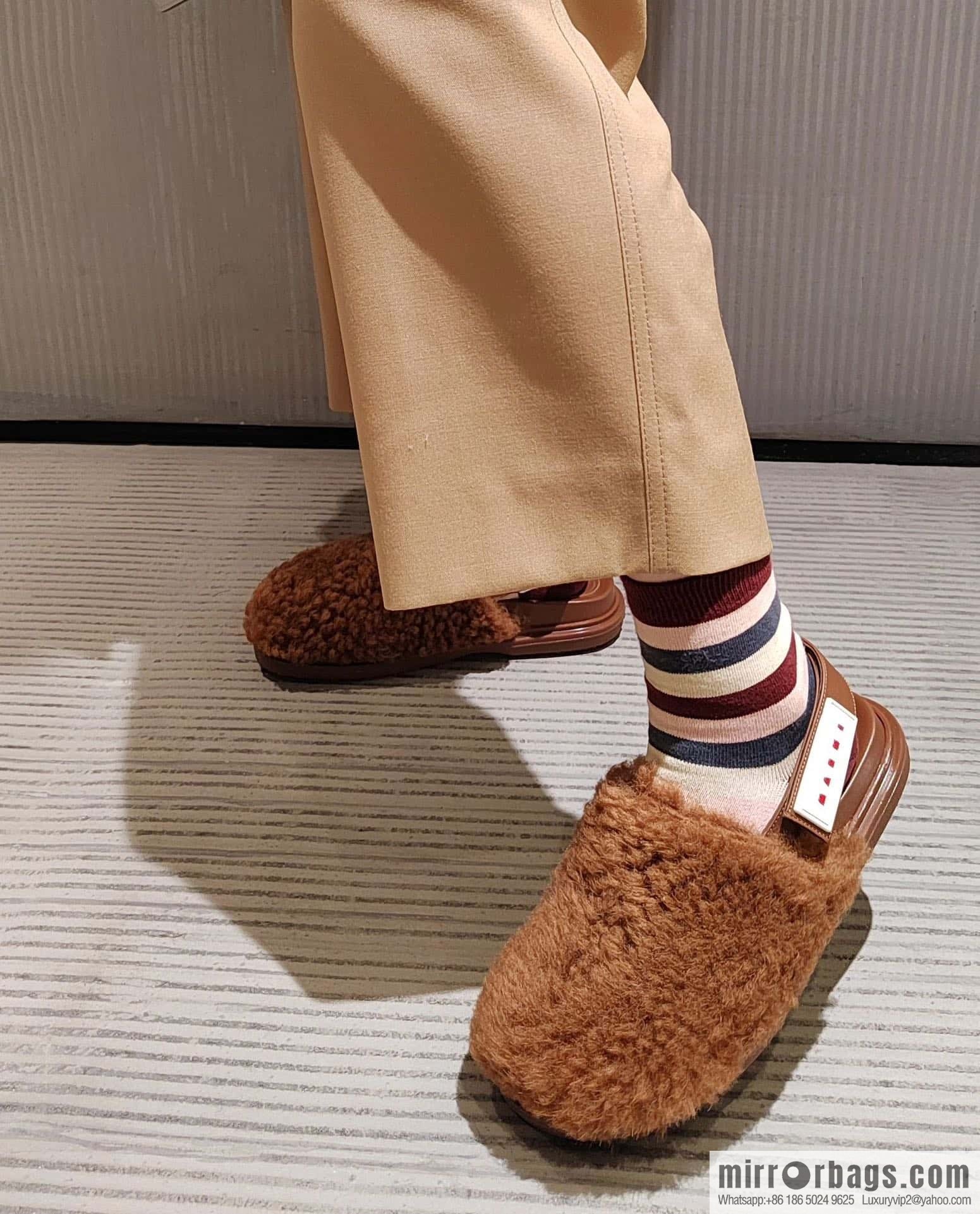 Marni autumn and winter round head fur integrated fluff slippers