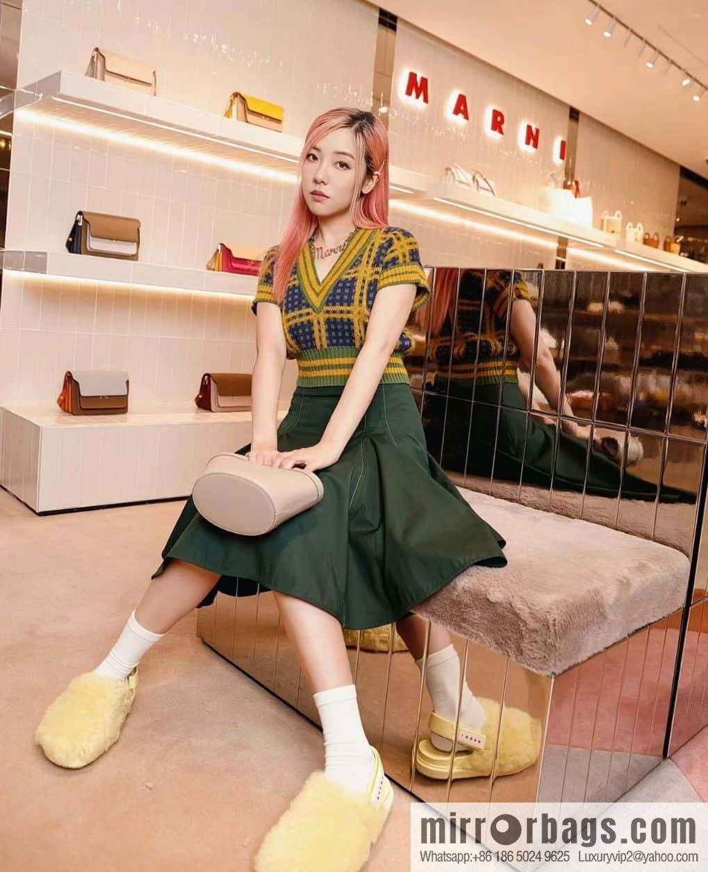 Marni autumn and winter round head fur integrated fluff slippers