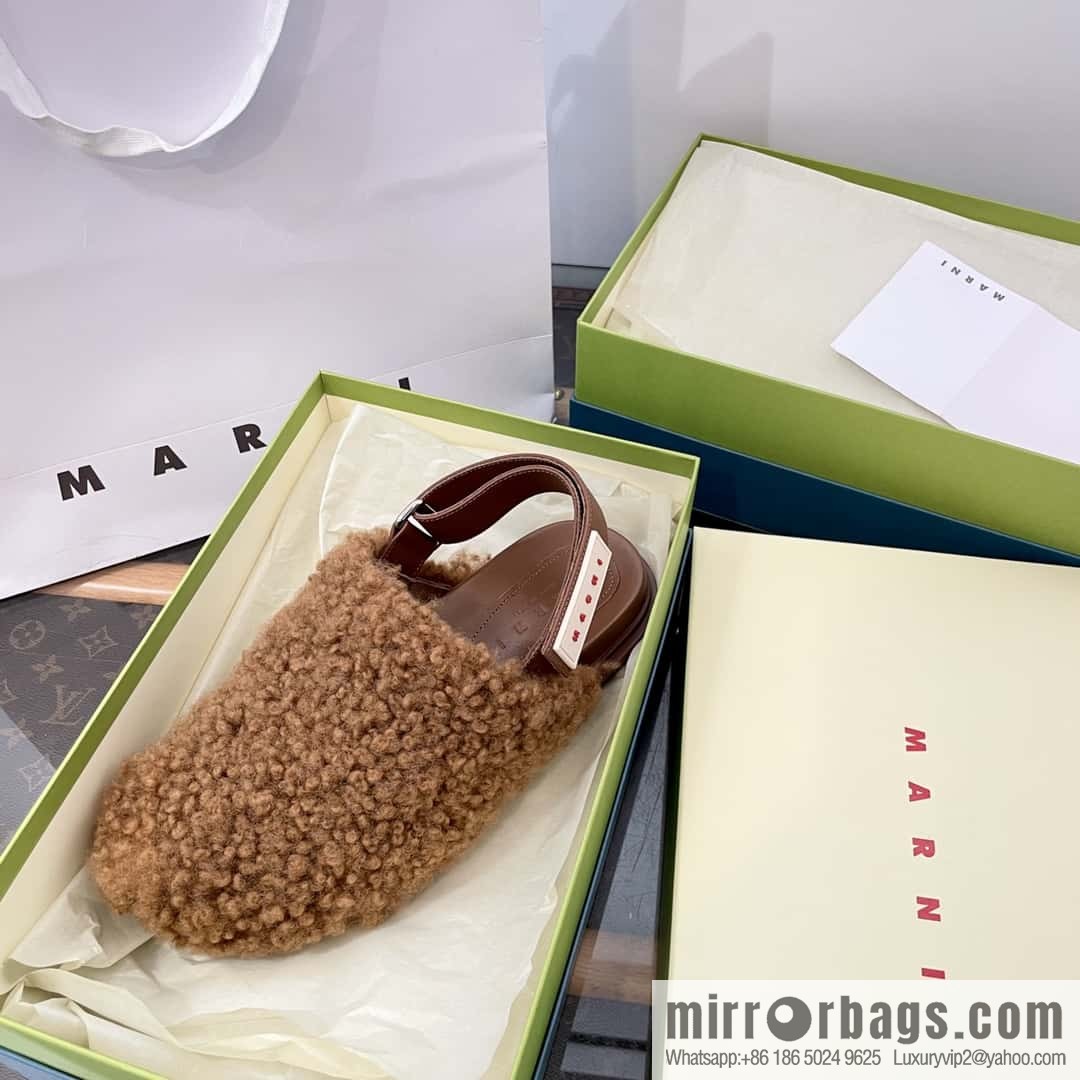 Marni autumn and winter round head fur integrated fluff slippers