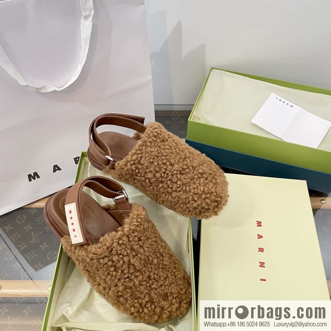 Marni autumn and winter round head fur integrated fluff slippers