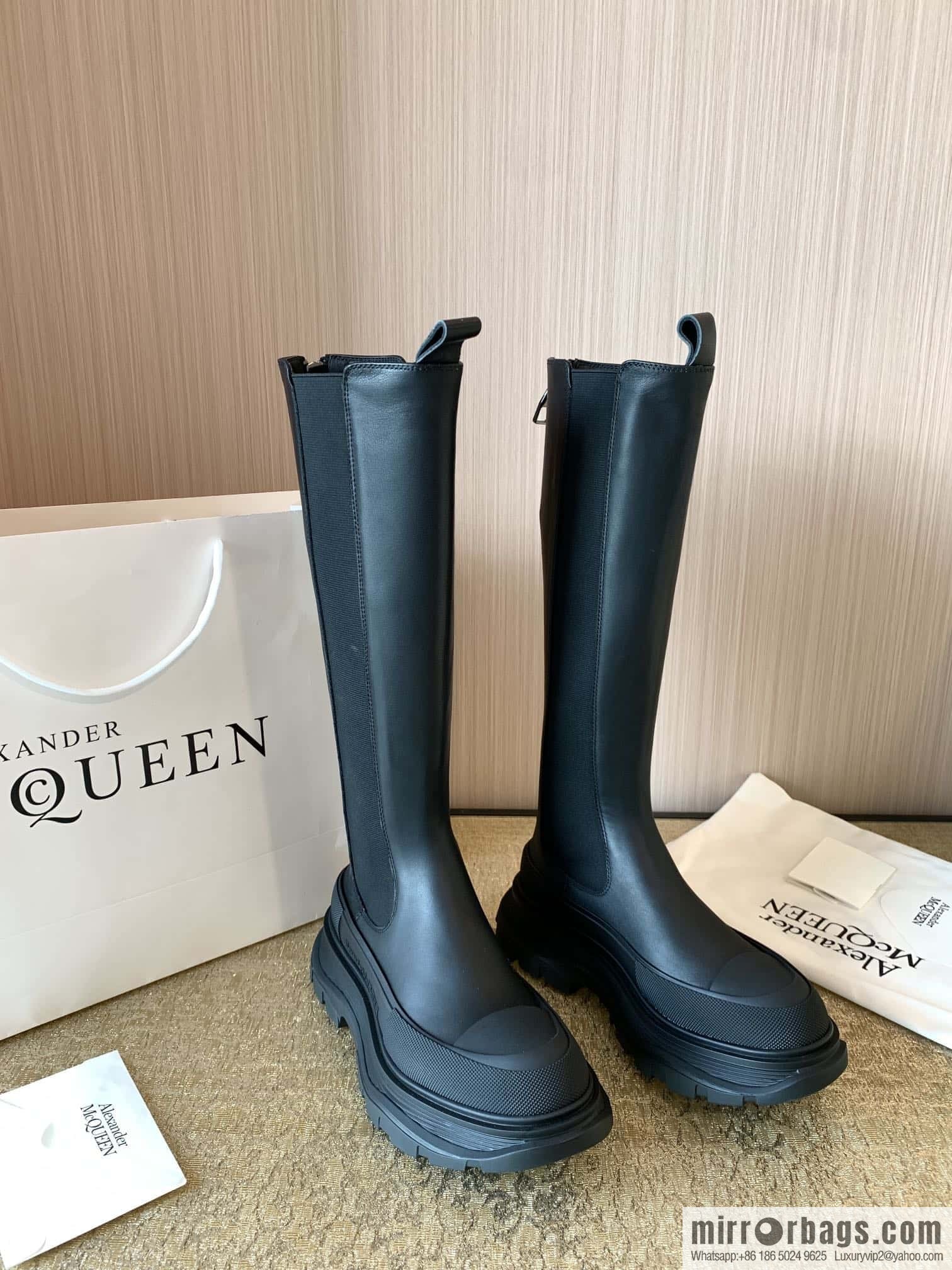 Alexander McQueen Alexander McQueen, thick-soled glossy knight boots