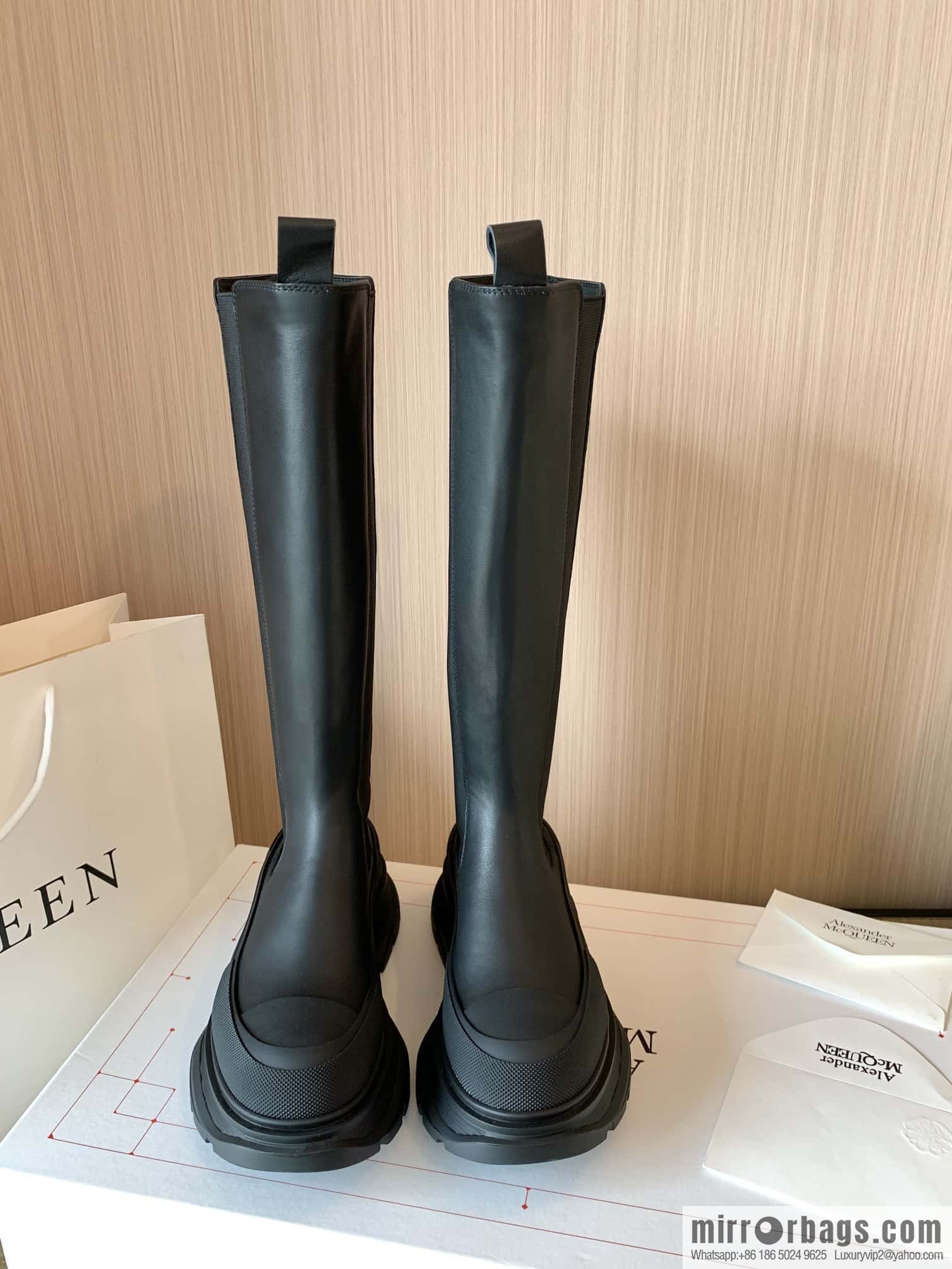 Alexander McQueen Alexander McQueen, thick-soled glossy knight boots