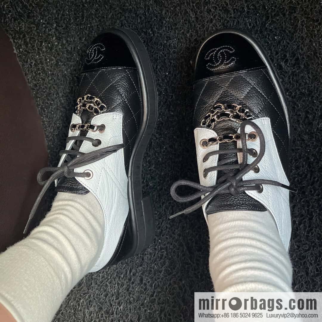 CHANEL Xiaoxiang black and white panda 🐼 chain ⛓ platform loafers