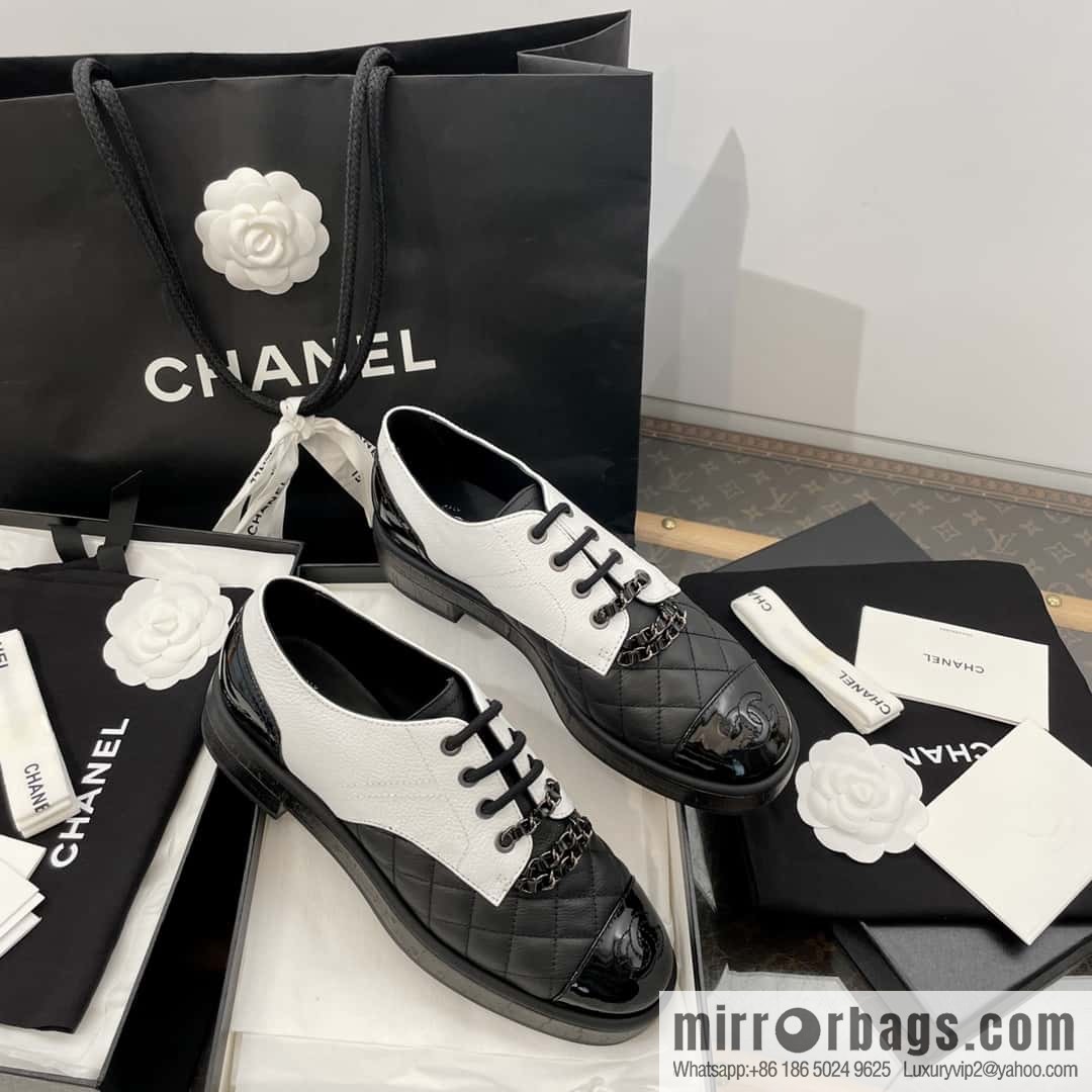 CHANEL Xiaoxiang black and white panda 🐼 chain ⛓ platform loafers