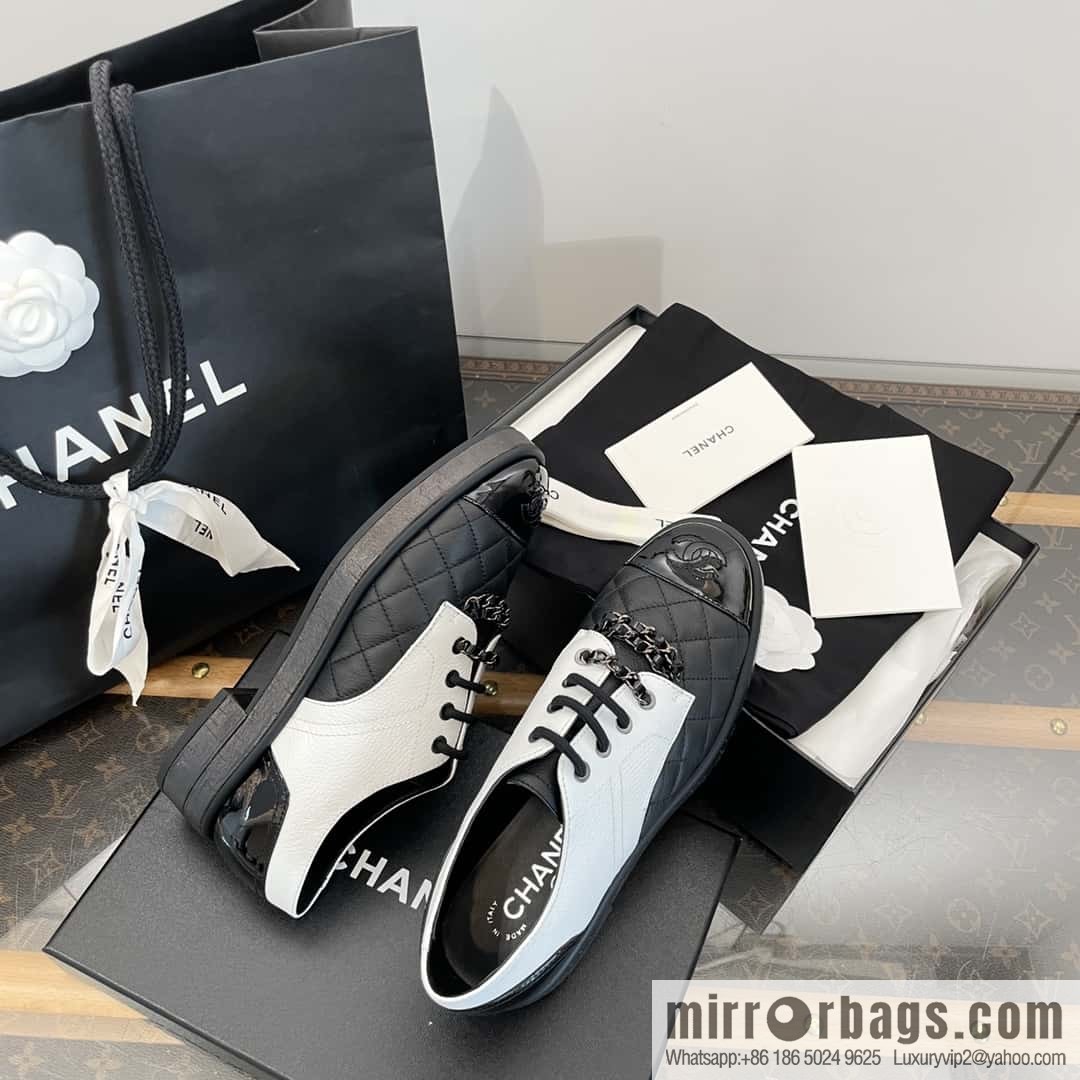 CHANEL Xiaoxiang black and white panda 🐼 chain ⛓ platform loafers