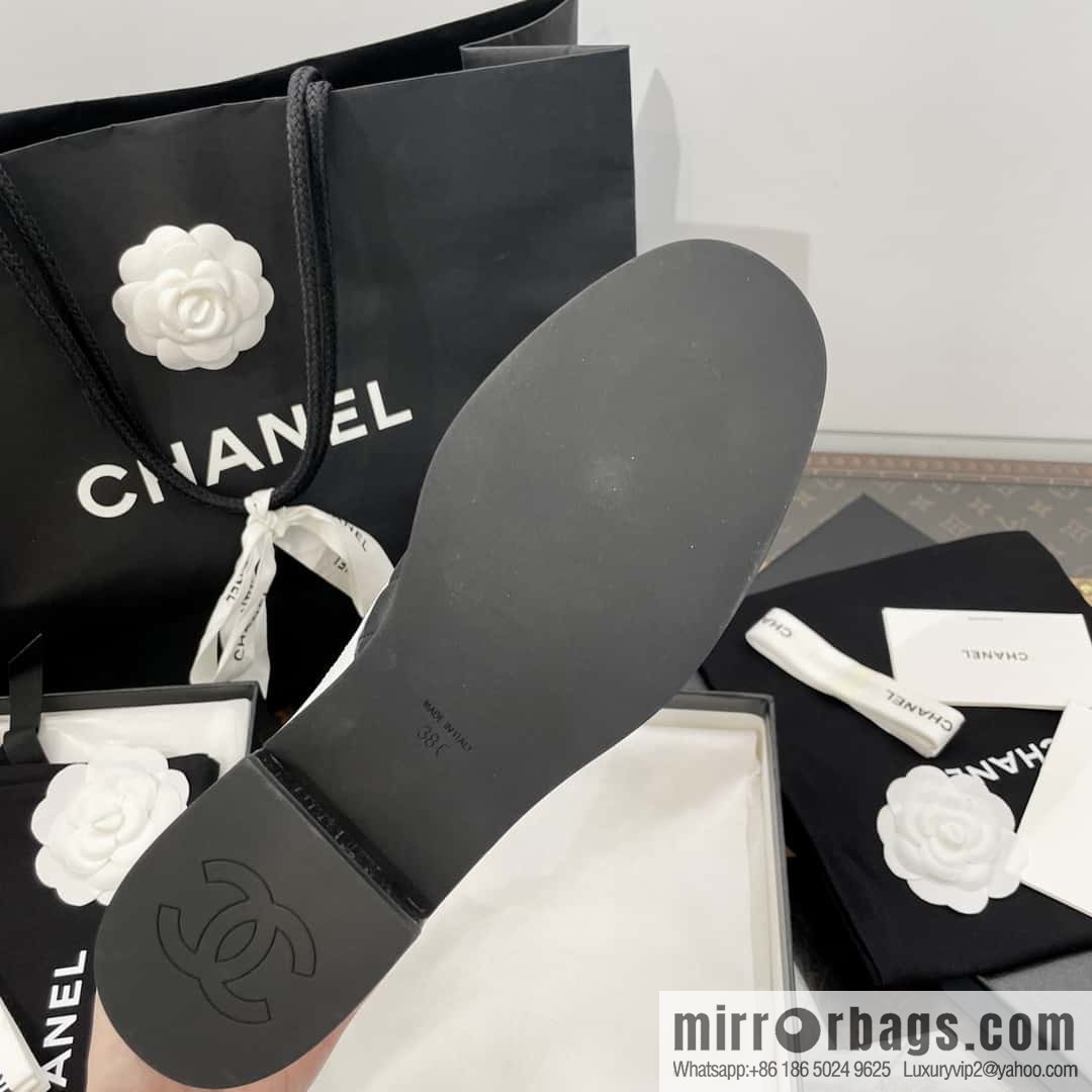 CHANEL Xiaoxiang black and white panda 🐼 chain ⛓ platform loafers