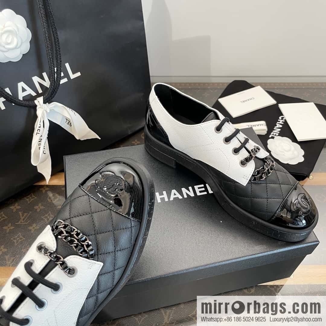 CHANEL Xiaoxiang black and white panda 🐼 chain ⛓ platform loafers