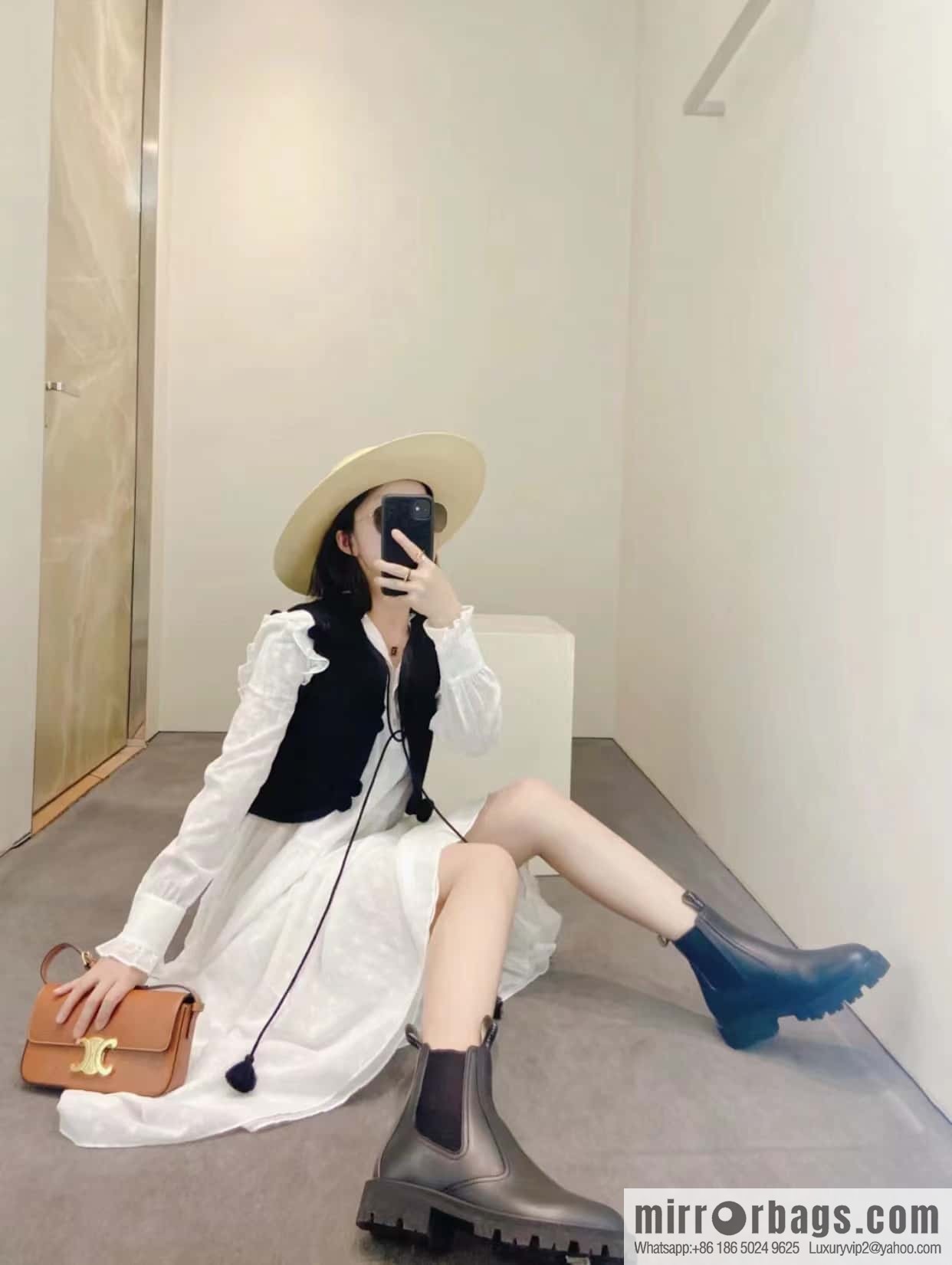 CELINE Celin in one pair of Chelsea booties