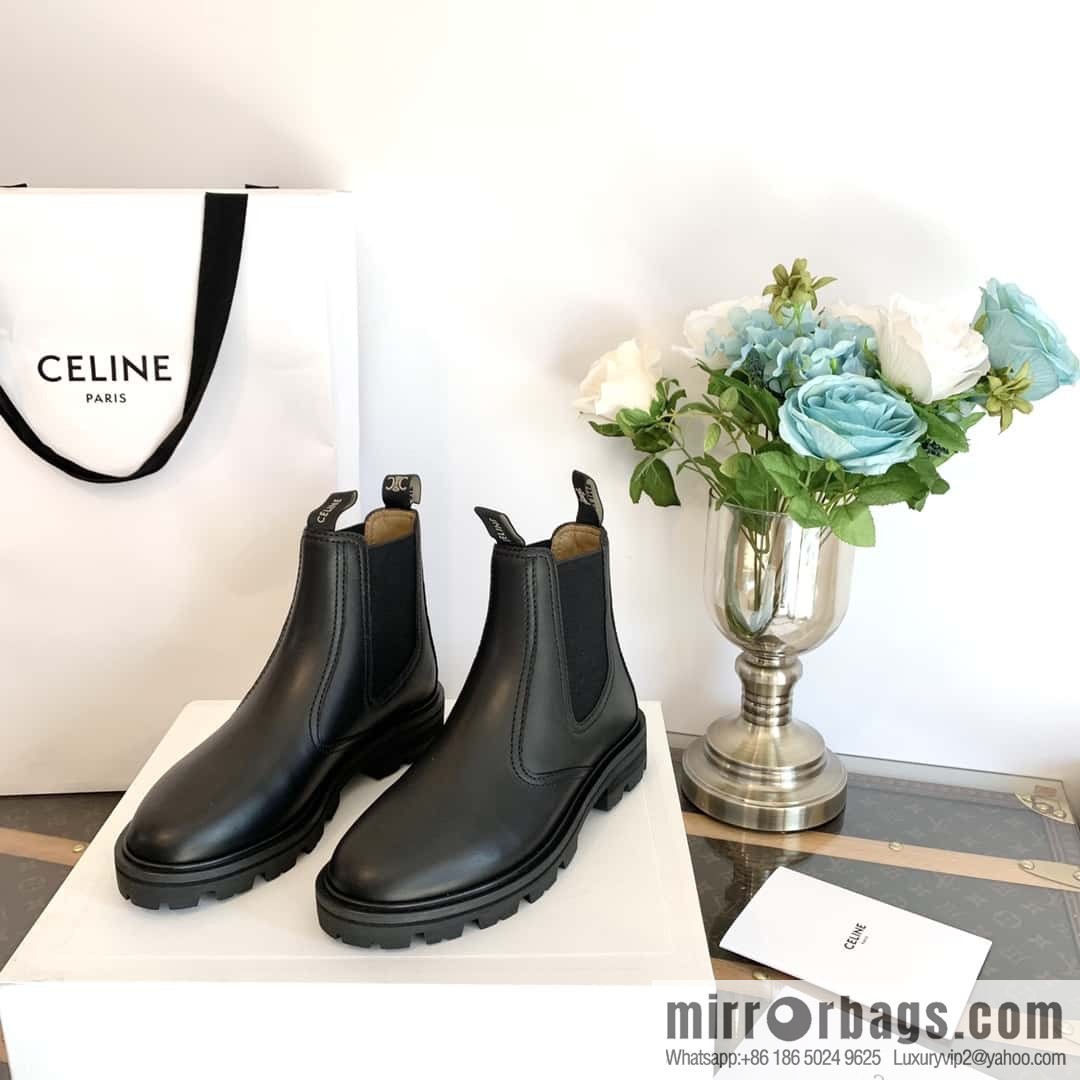 CELINE Celin in one pair of Chelsea booties