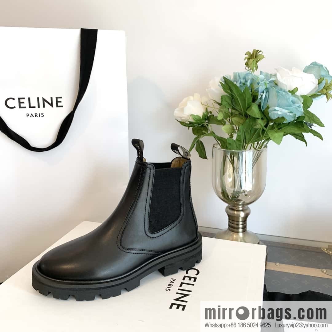 CELINE Celin in one pair of Chelsea booties