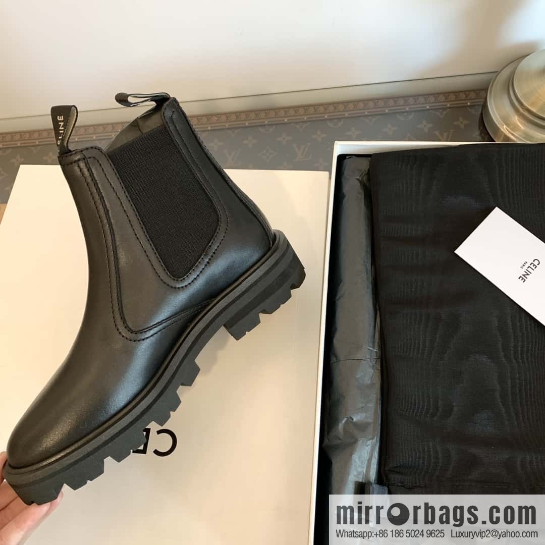CELINE Celin in one pair of Chelsea booties