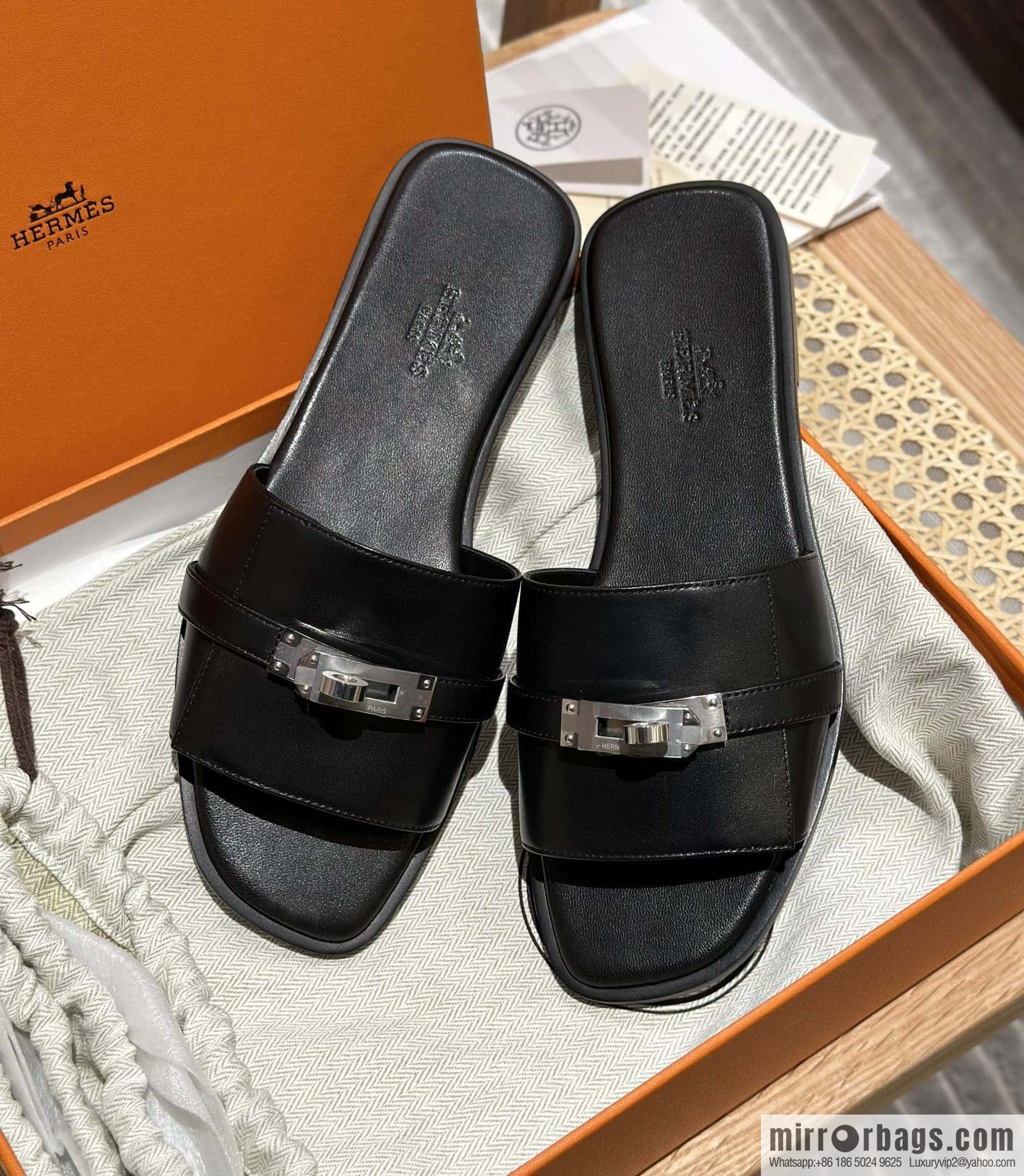 Hermès 2023 Latest Kelly Button Slippers