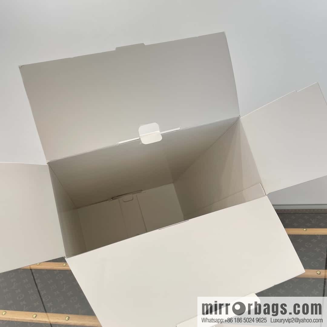 CELINE Vegetable Tanned Cow Leather Medium Tube Lace-Up Locomotive Boots