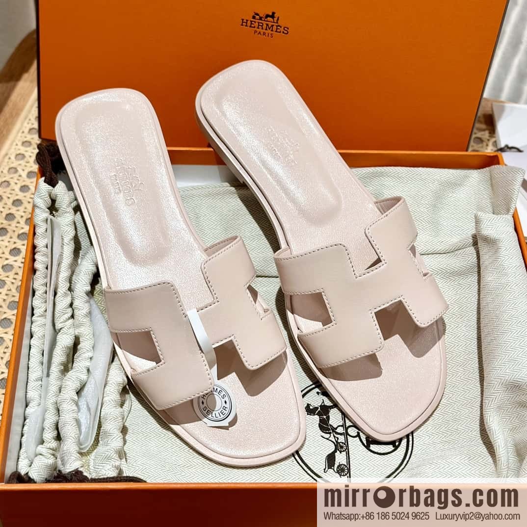 Hermès leather outsole H slippers, pink.