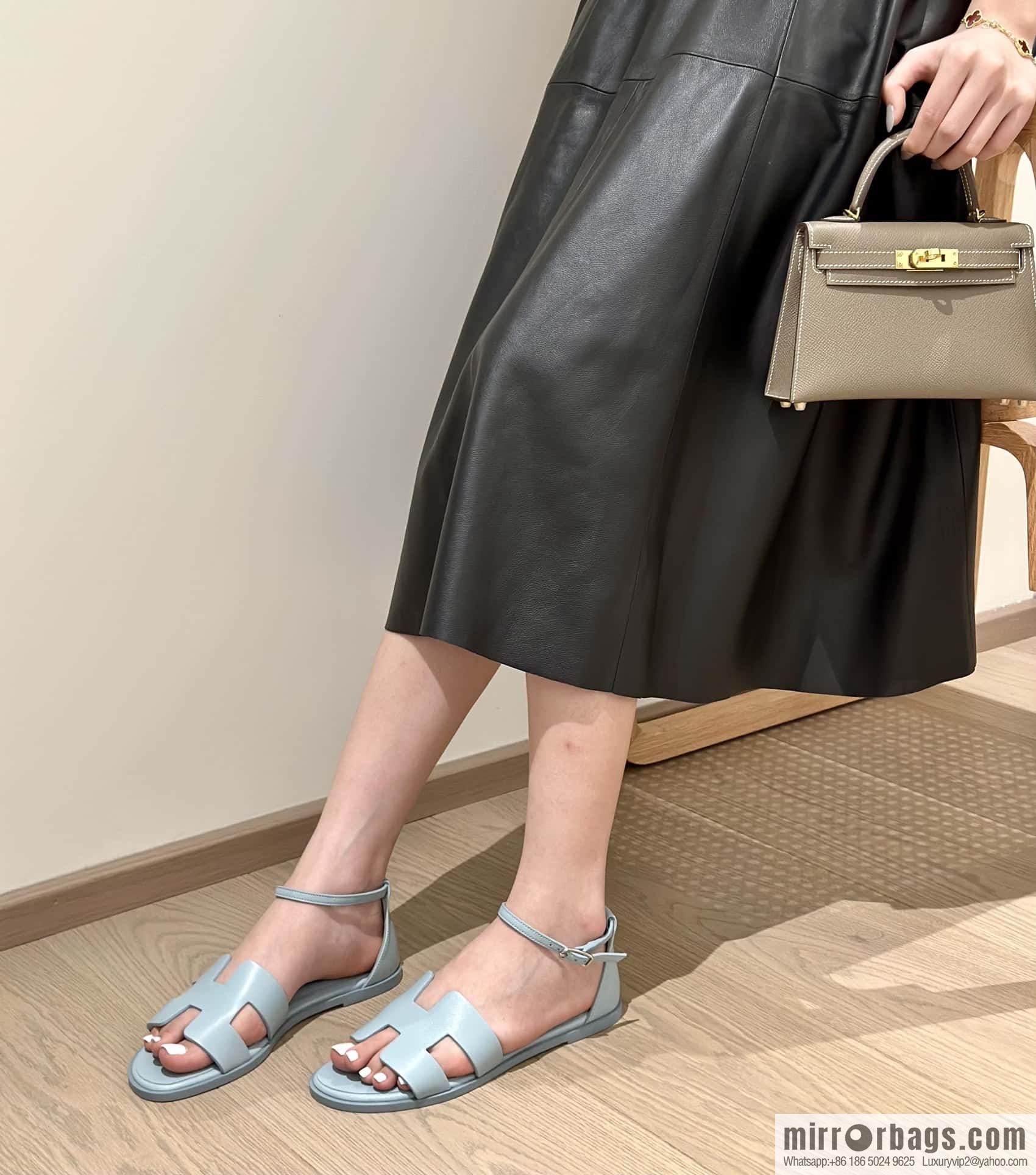 Hermès imported Italian cowhide, new small sandals, haze blue
