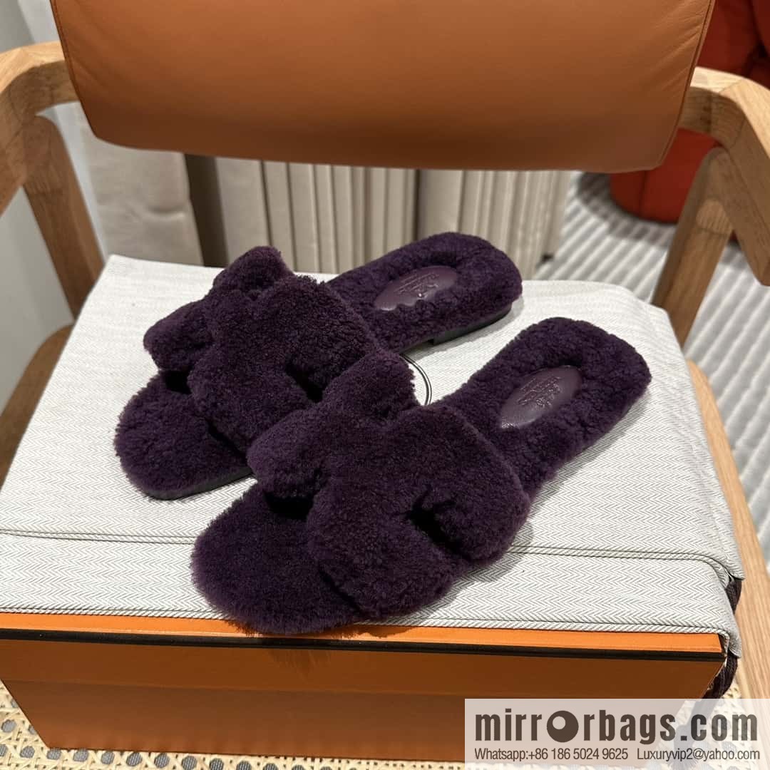 Hermès introduces new H slippers in autumn and winter, purple.