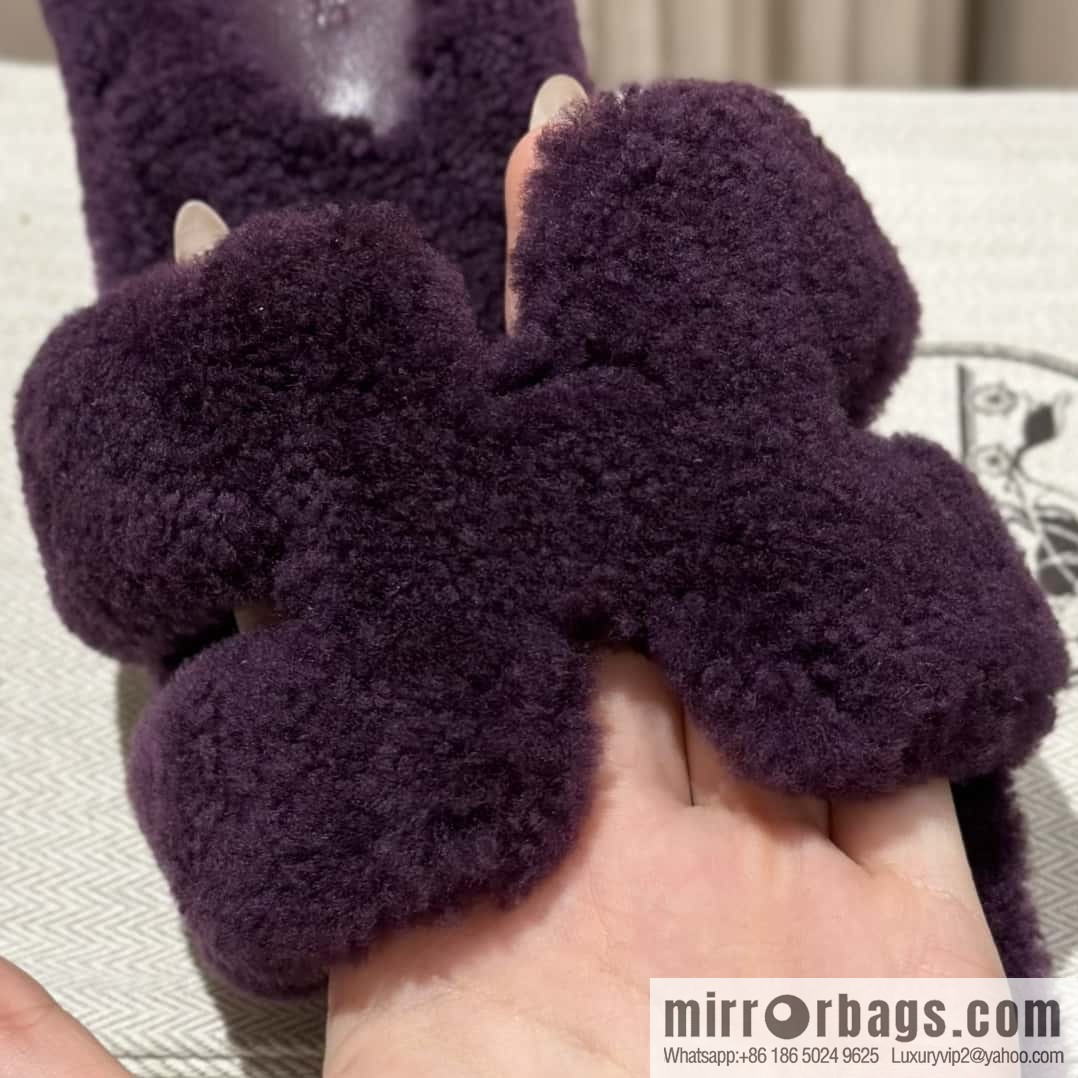 Hermès introduces new H slippers in autumn and winter, purple.