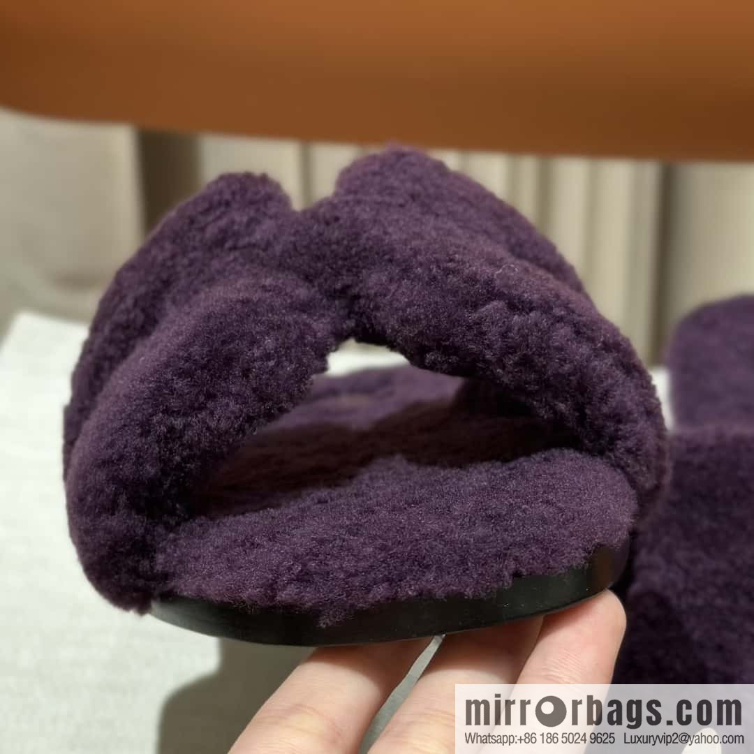 Hermès introduces new H slippers in autumn and winter, purple.