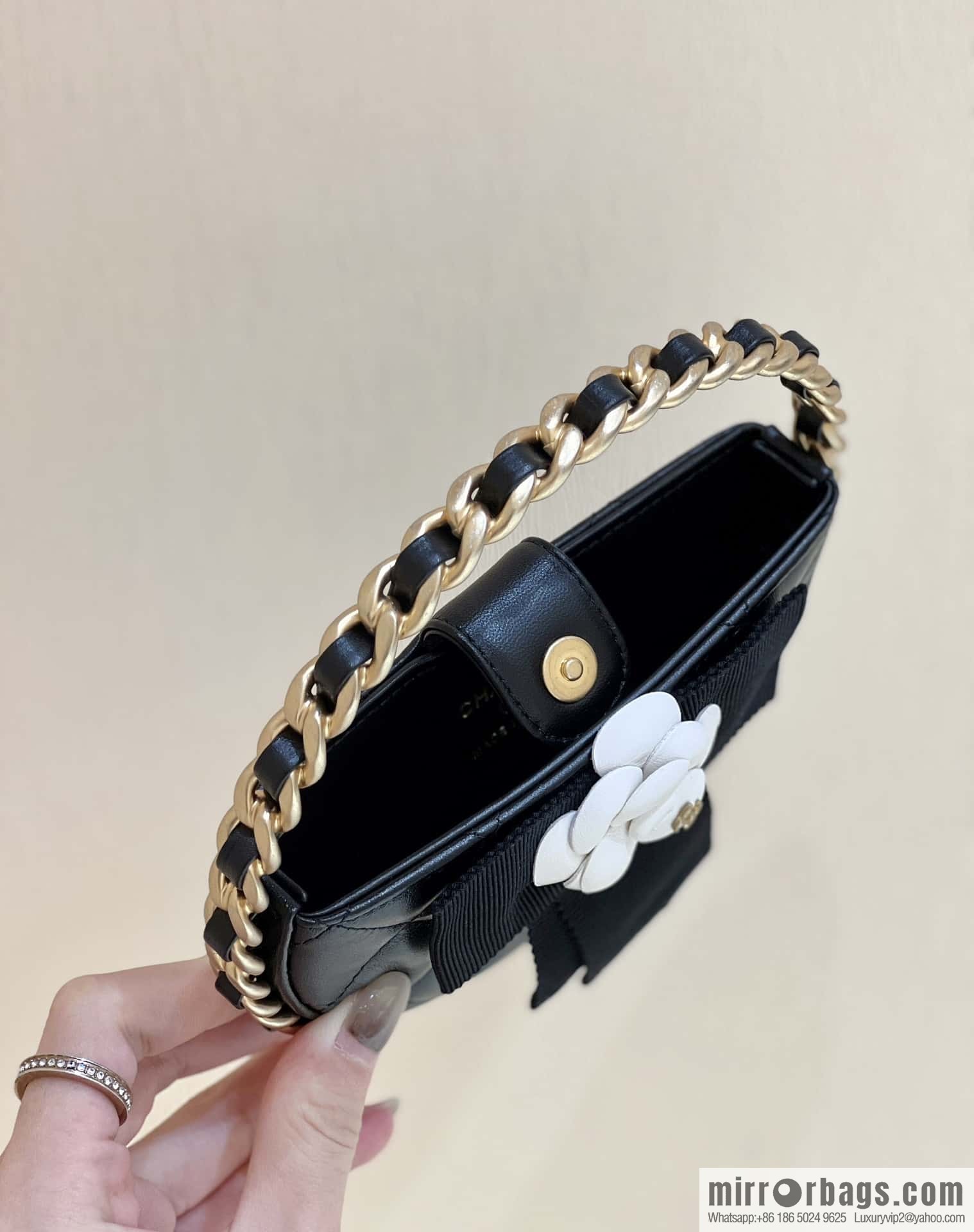 CHANEL 23K Camellia Hula Hoop AP3584