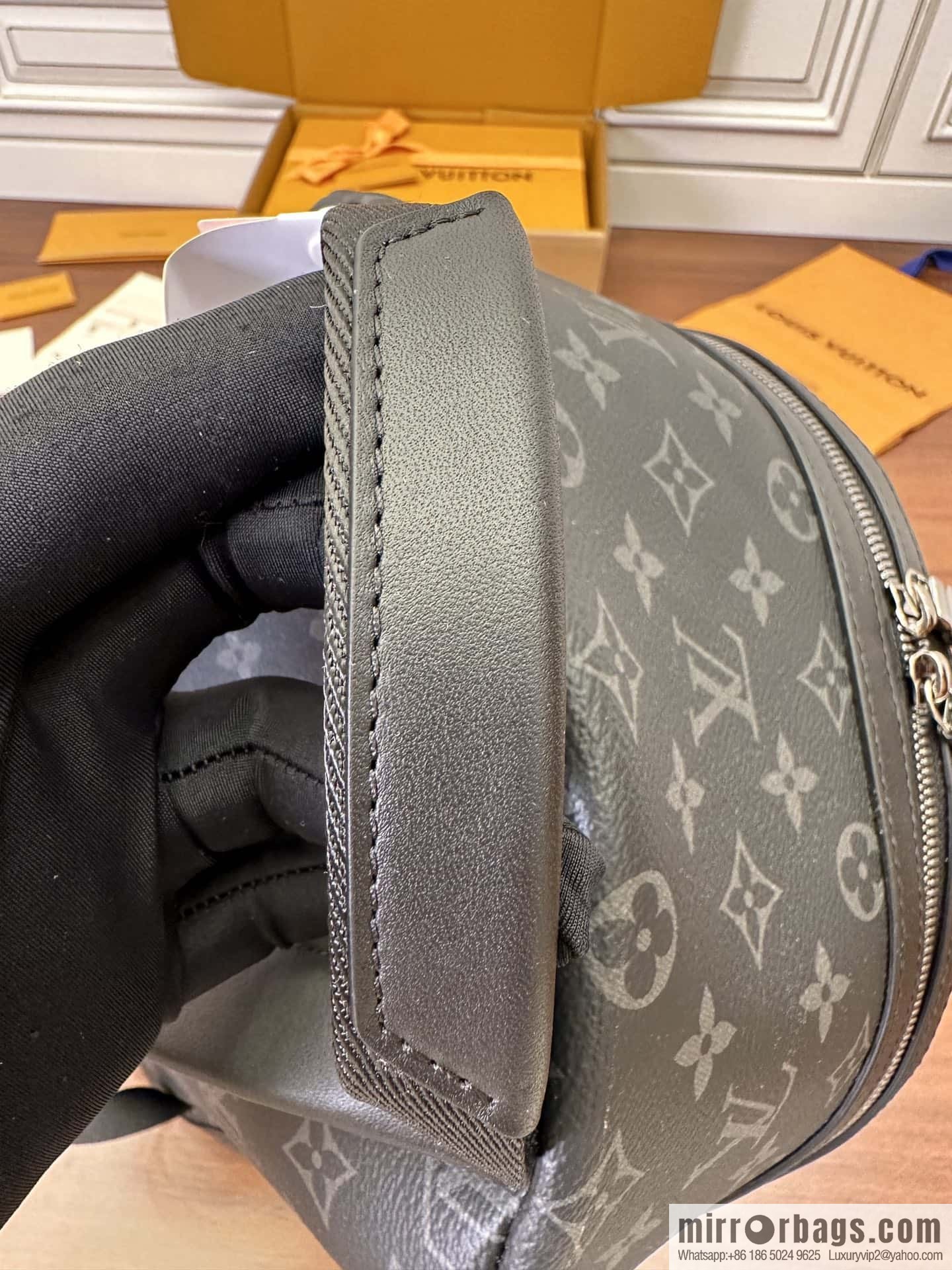 LV M22558 DISCOVERY S backpack