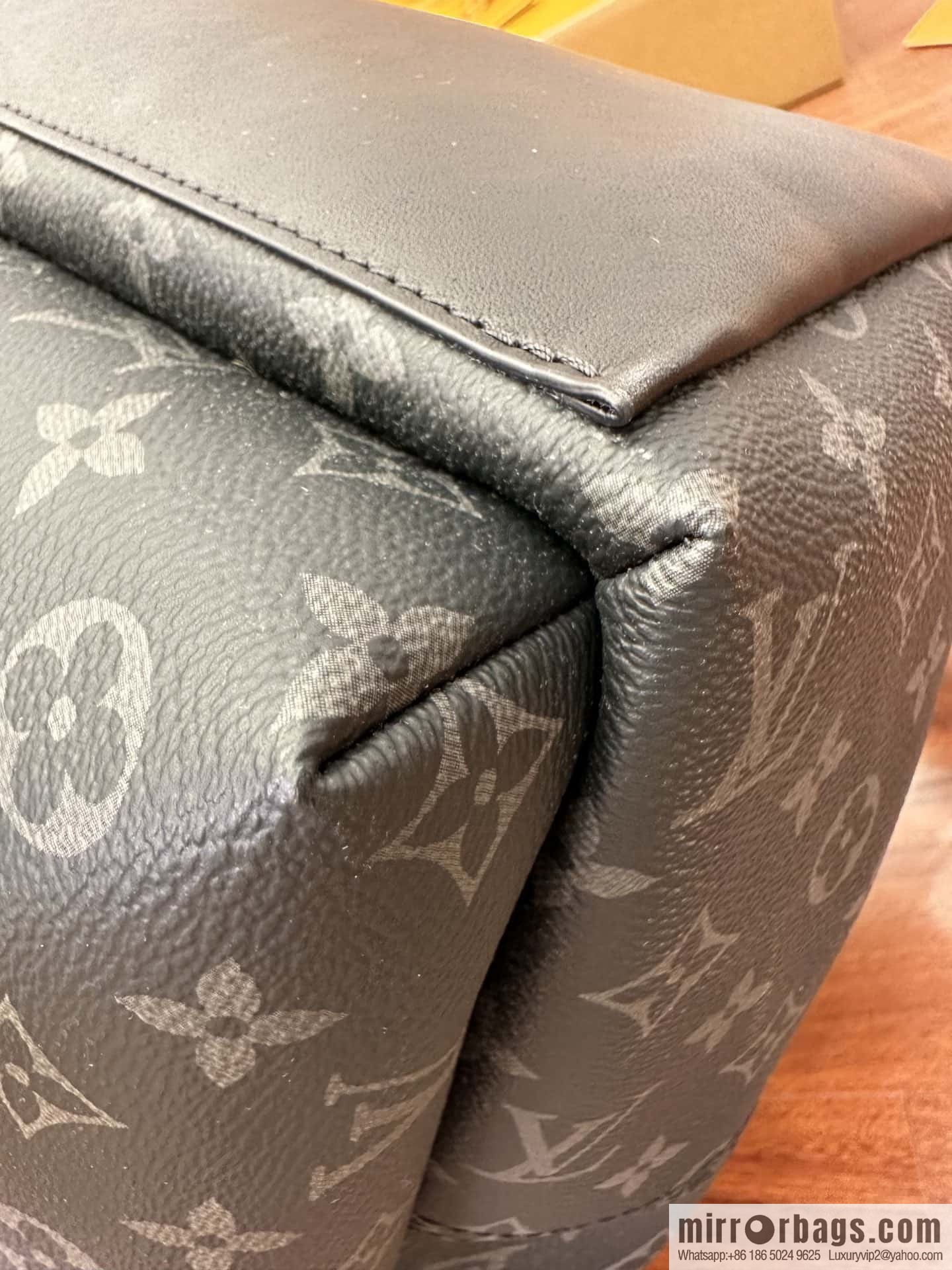LV M22558 DISCOVERY S backpack
