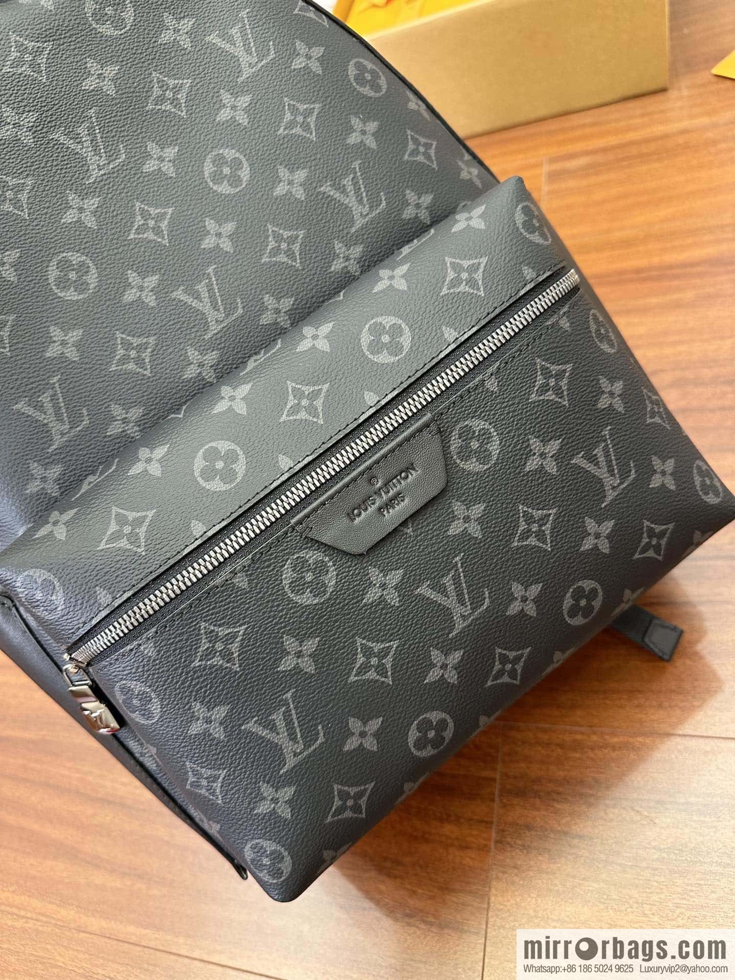 LV M22558 DISCOVERY S backpack