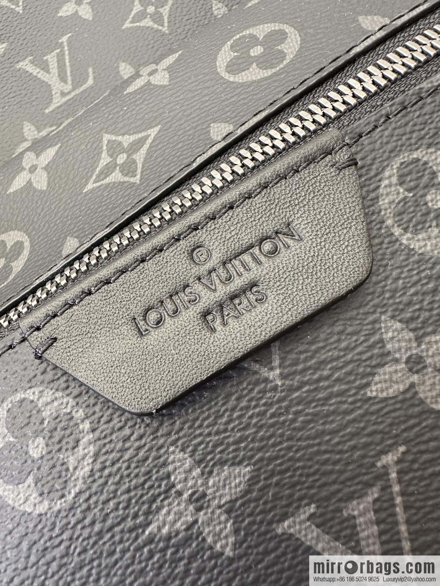LV M22558 DISCOVERY S backpack