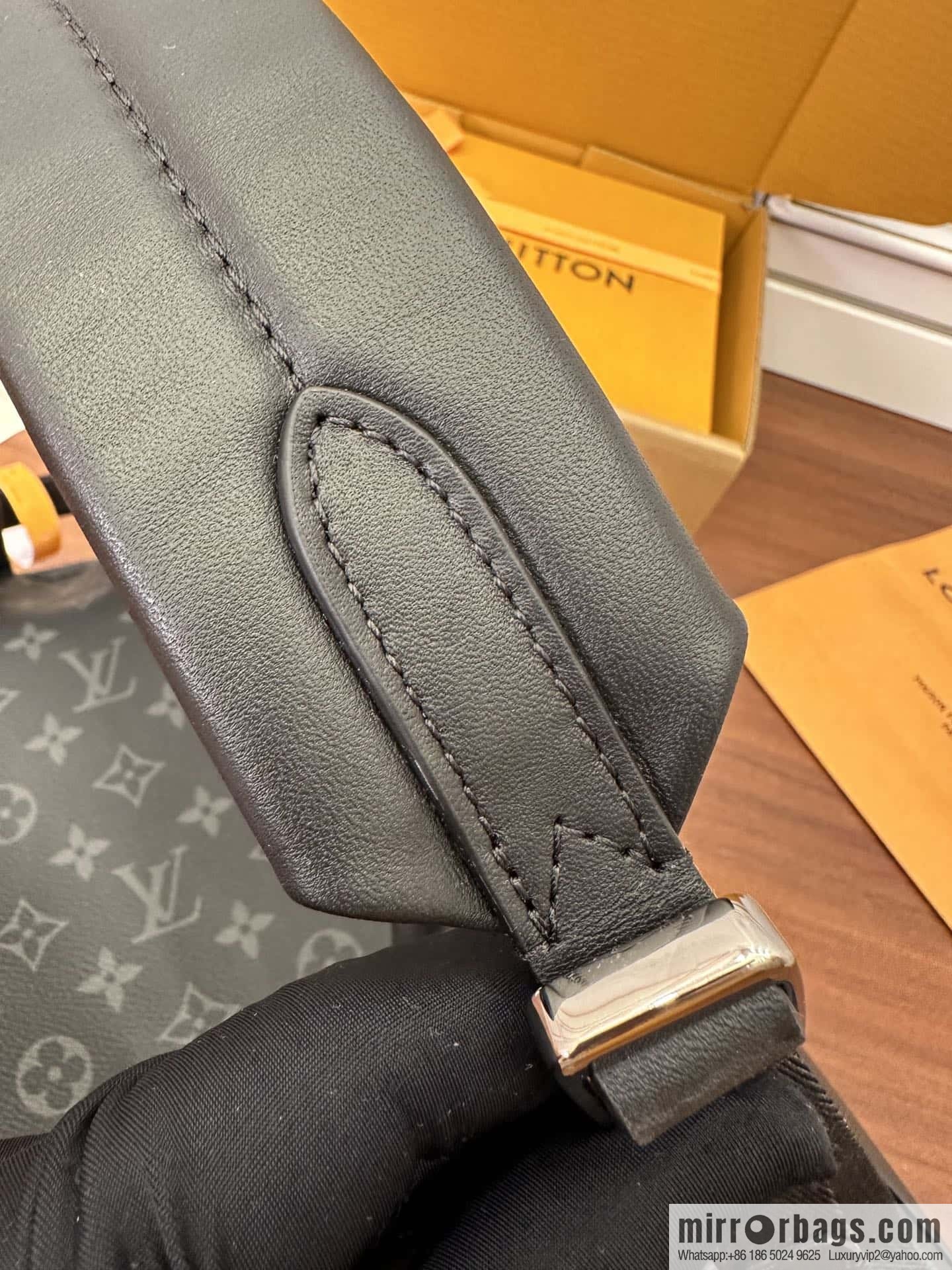 LV M22558 DISCOVERY S backpack
