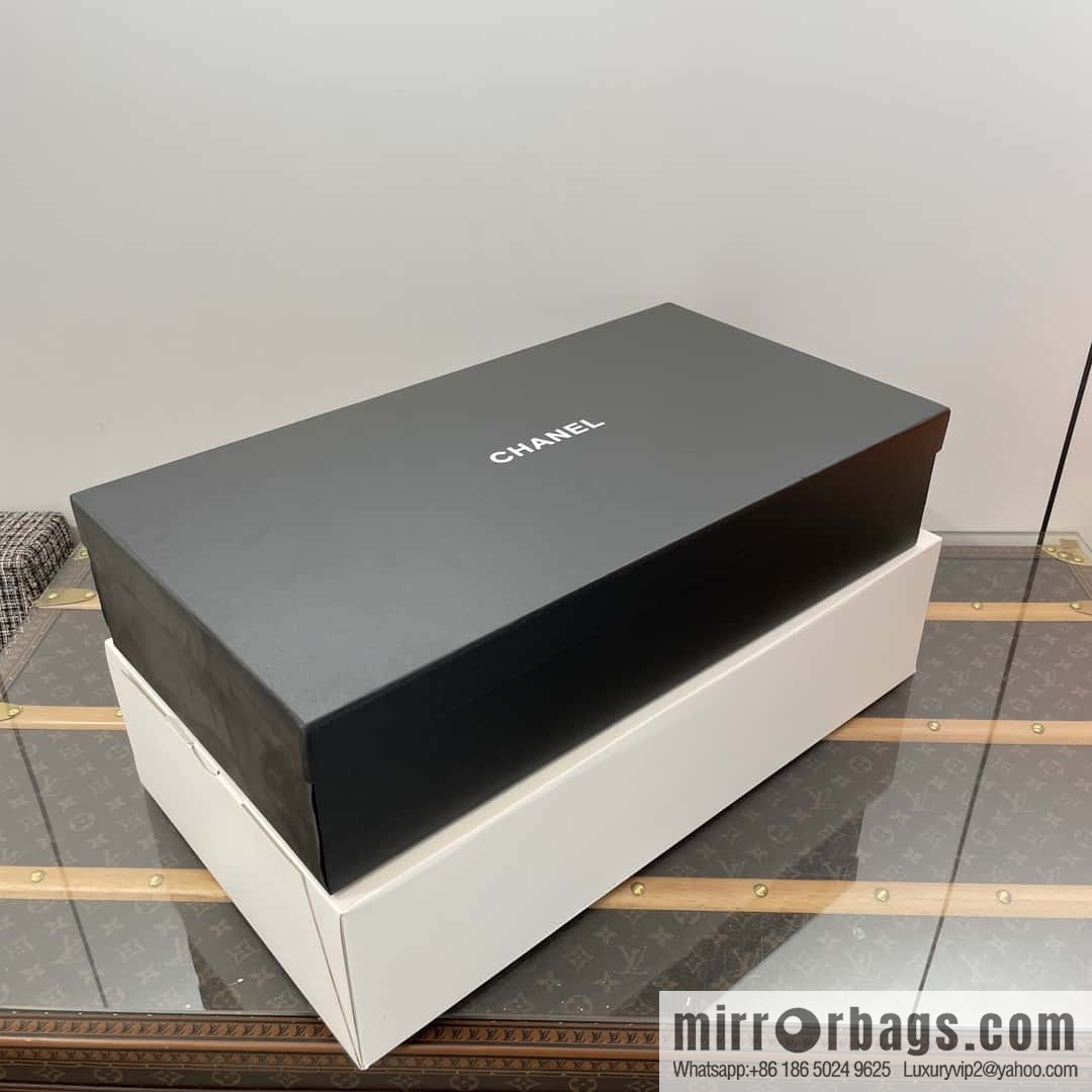 CHANEL autumn/winter rhombus patent leather knight boots