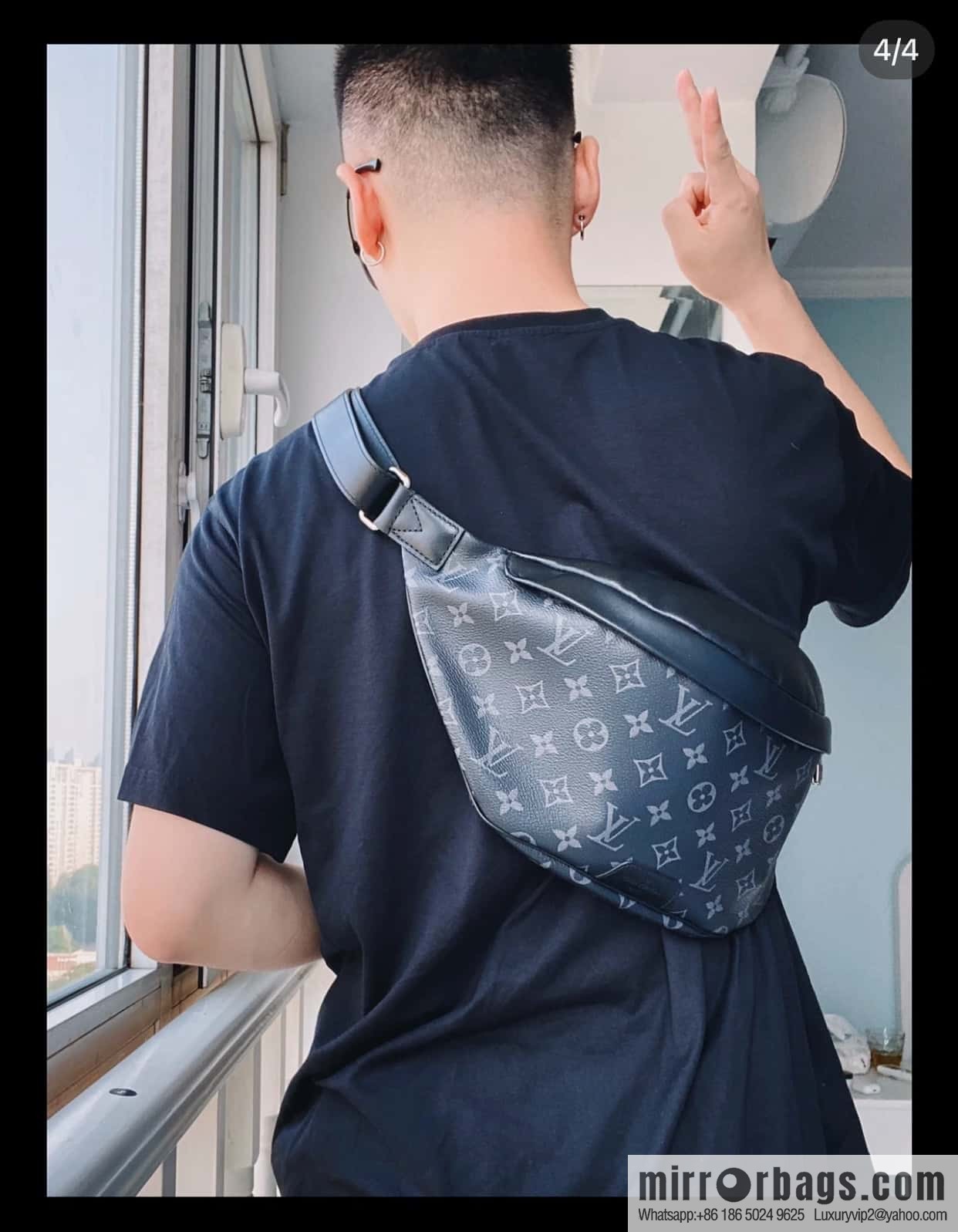 LV M46035 DISCOVERY Small fanny pack
