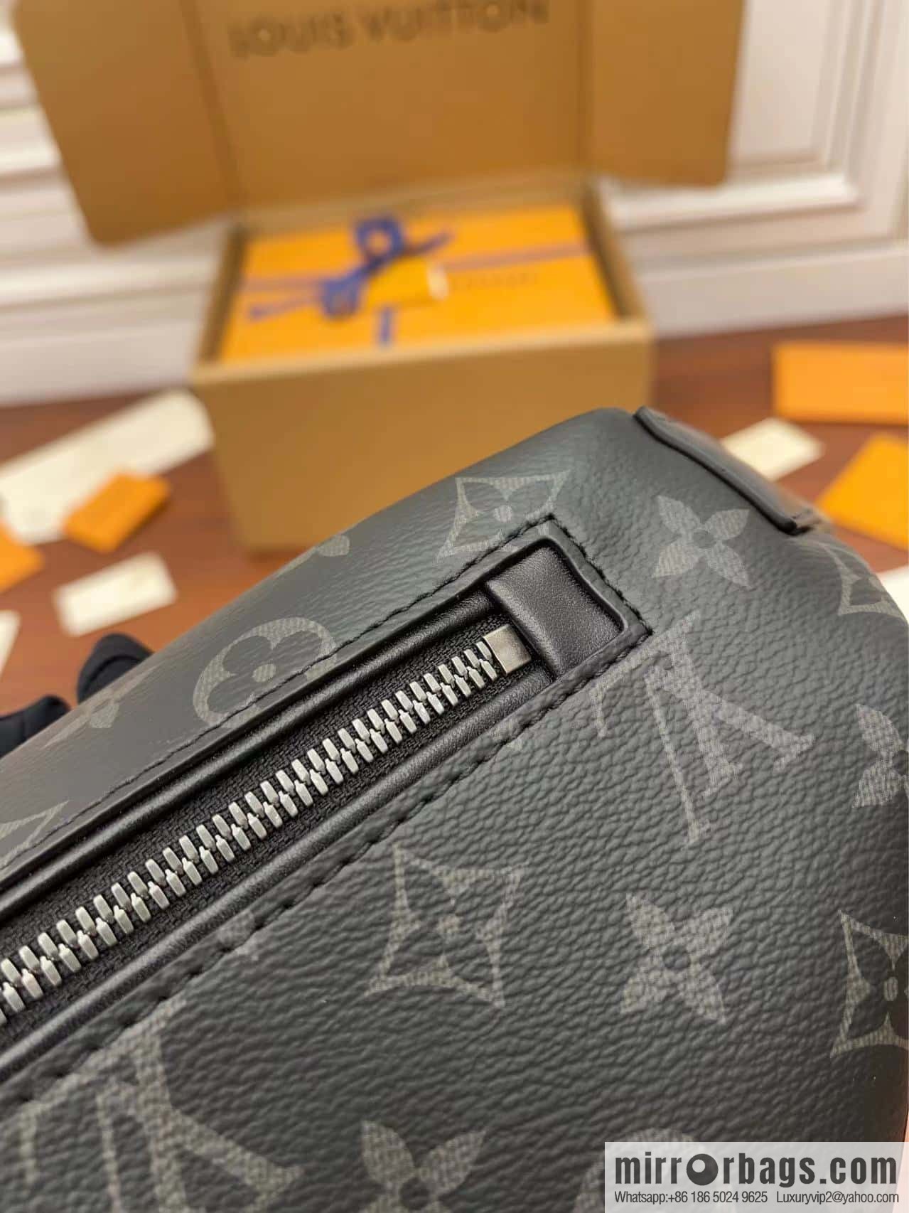 LV M46035 DISCOVERY Small fanny pack
