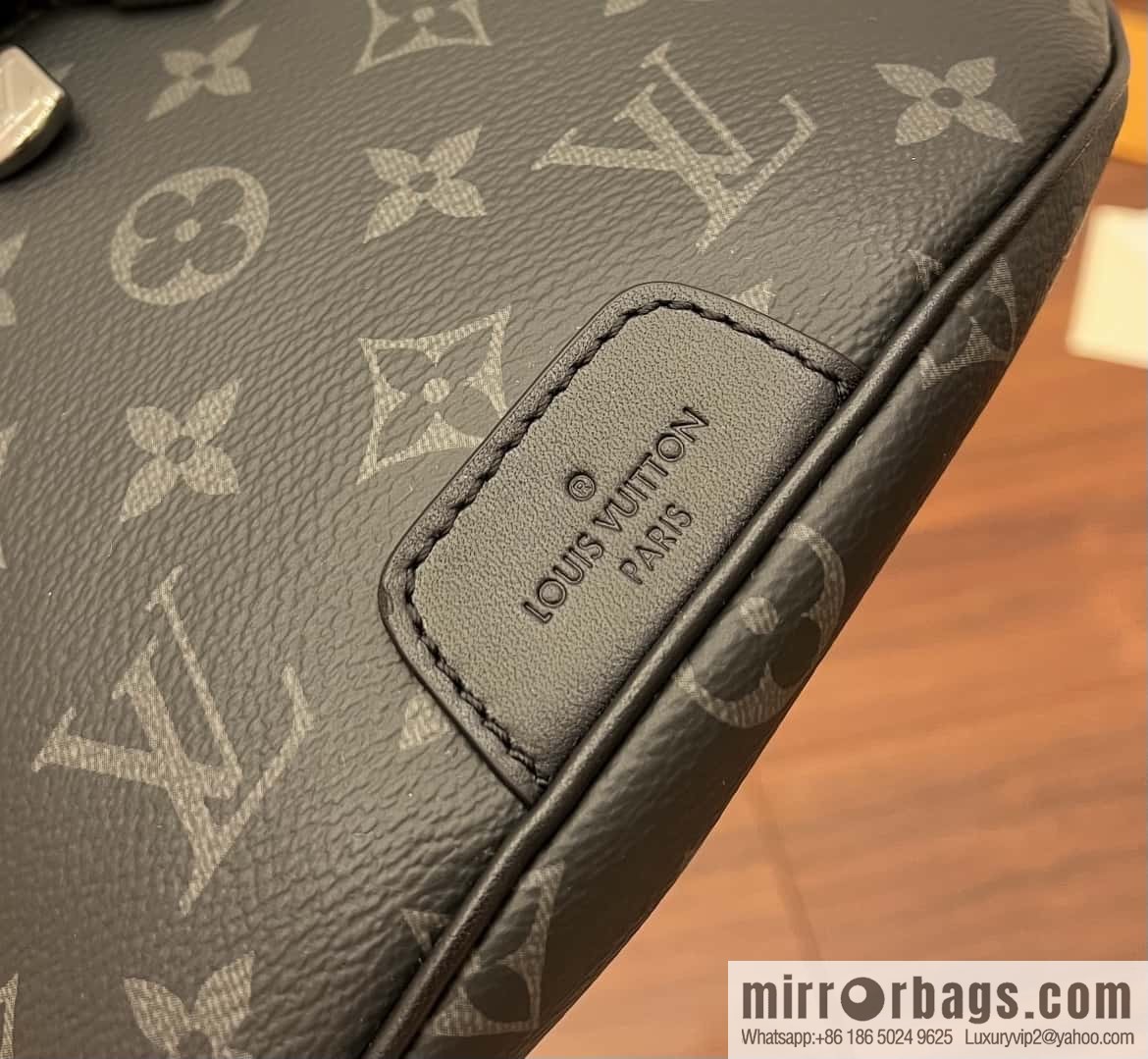 LV M46035 DISCOVERY Small fanny pack