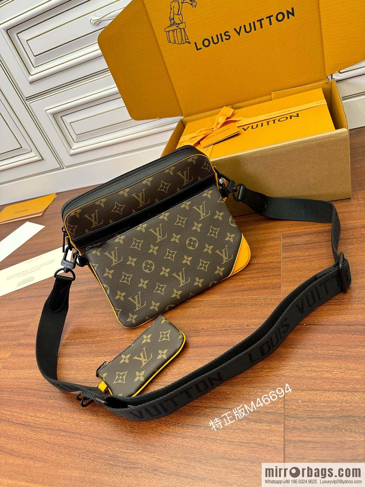 LV M46694 Trio Messenger