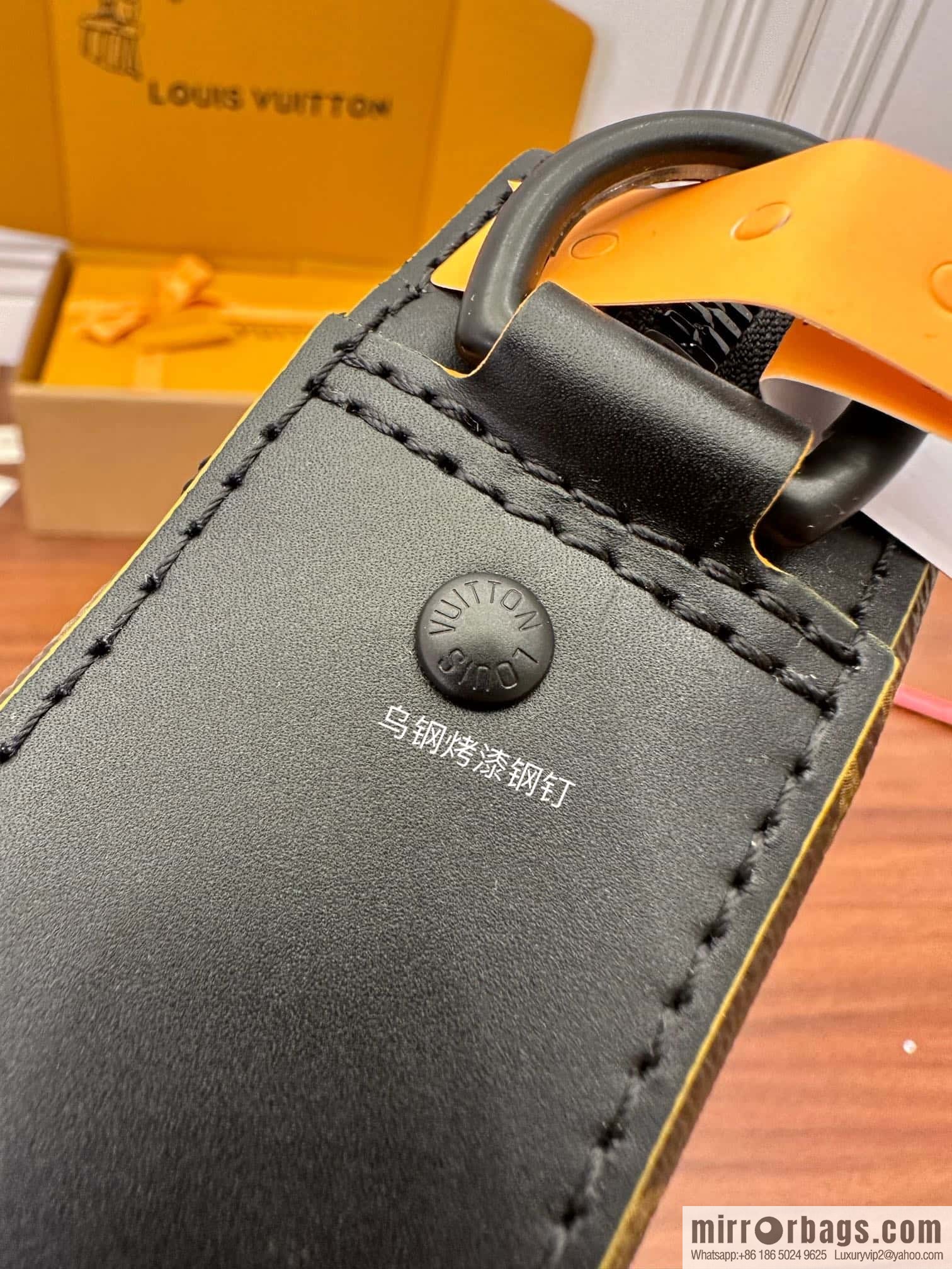 LV M46694 Trio Messenger