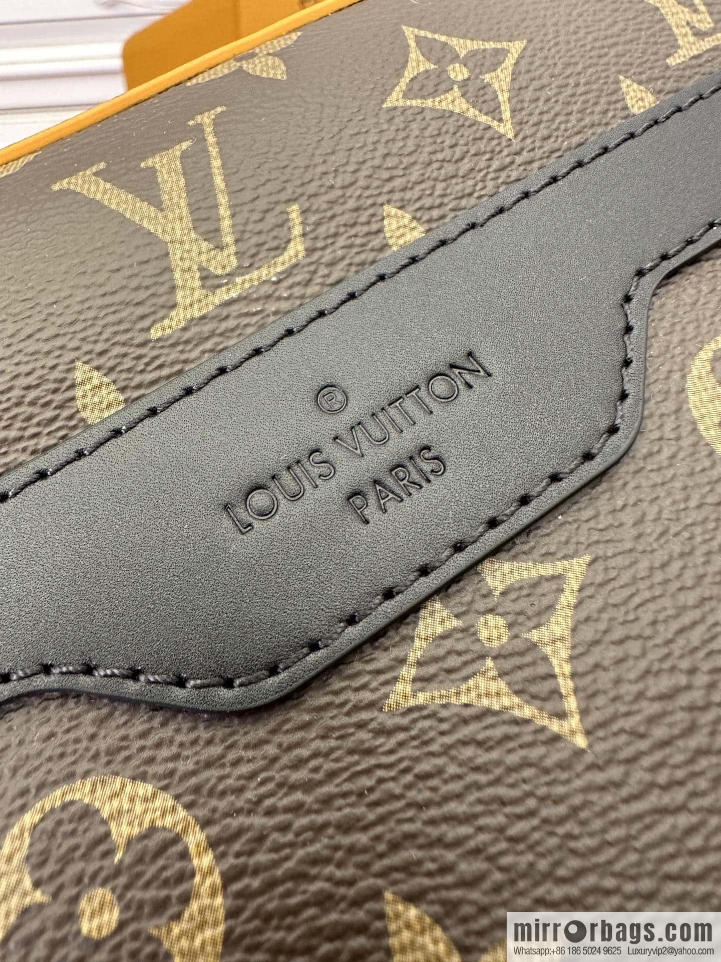 LV M46694 Trio Messenger