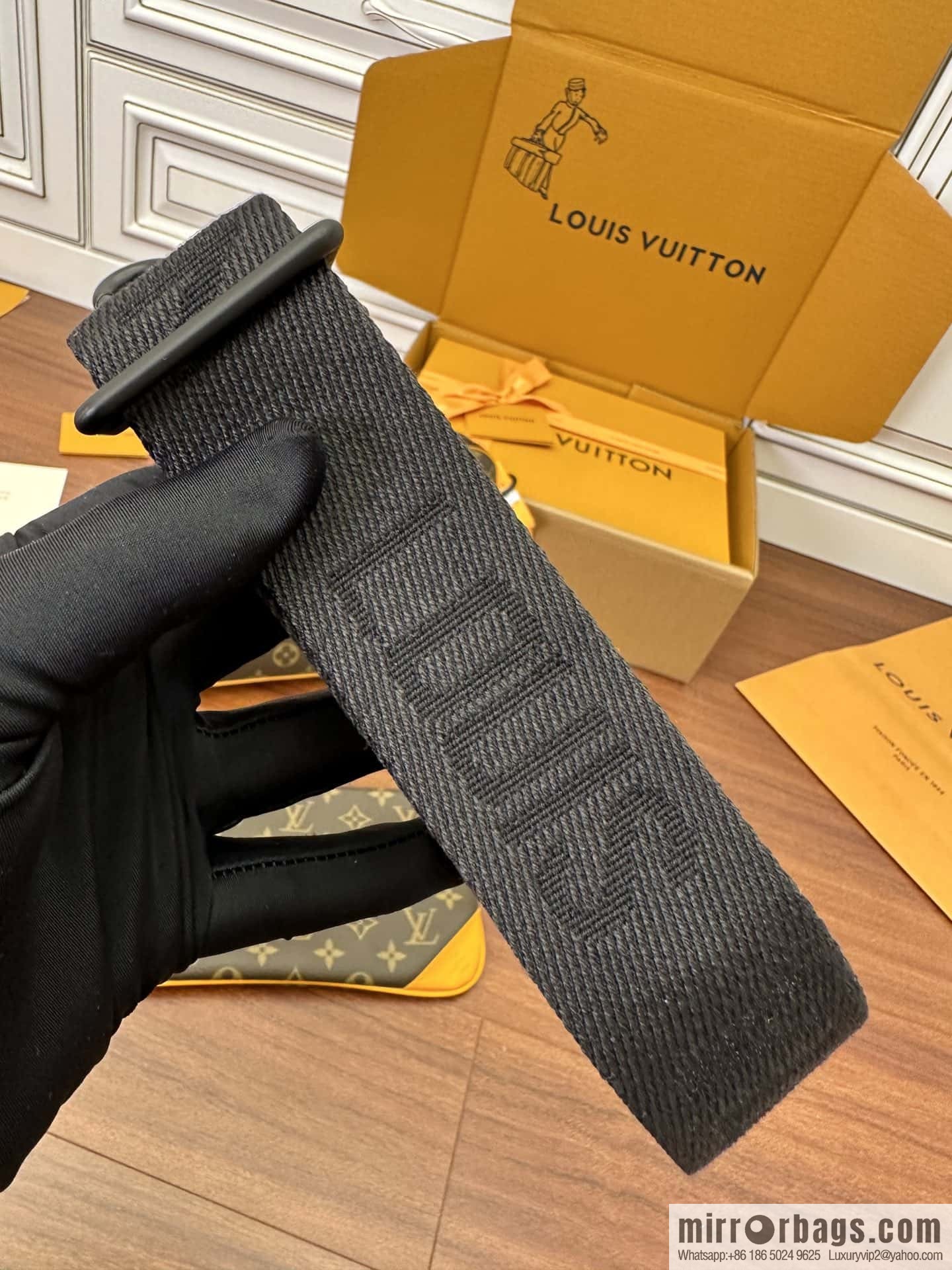 LV M46694 Trio Messenger
