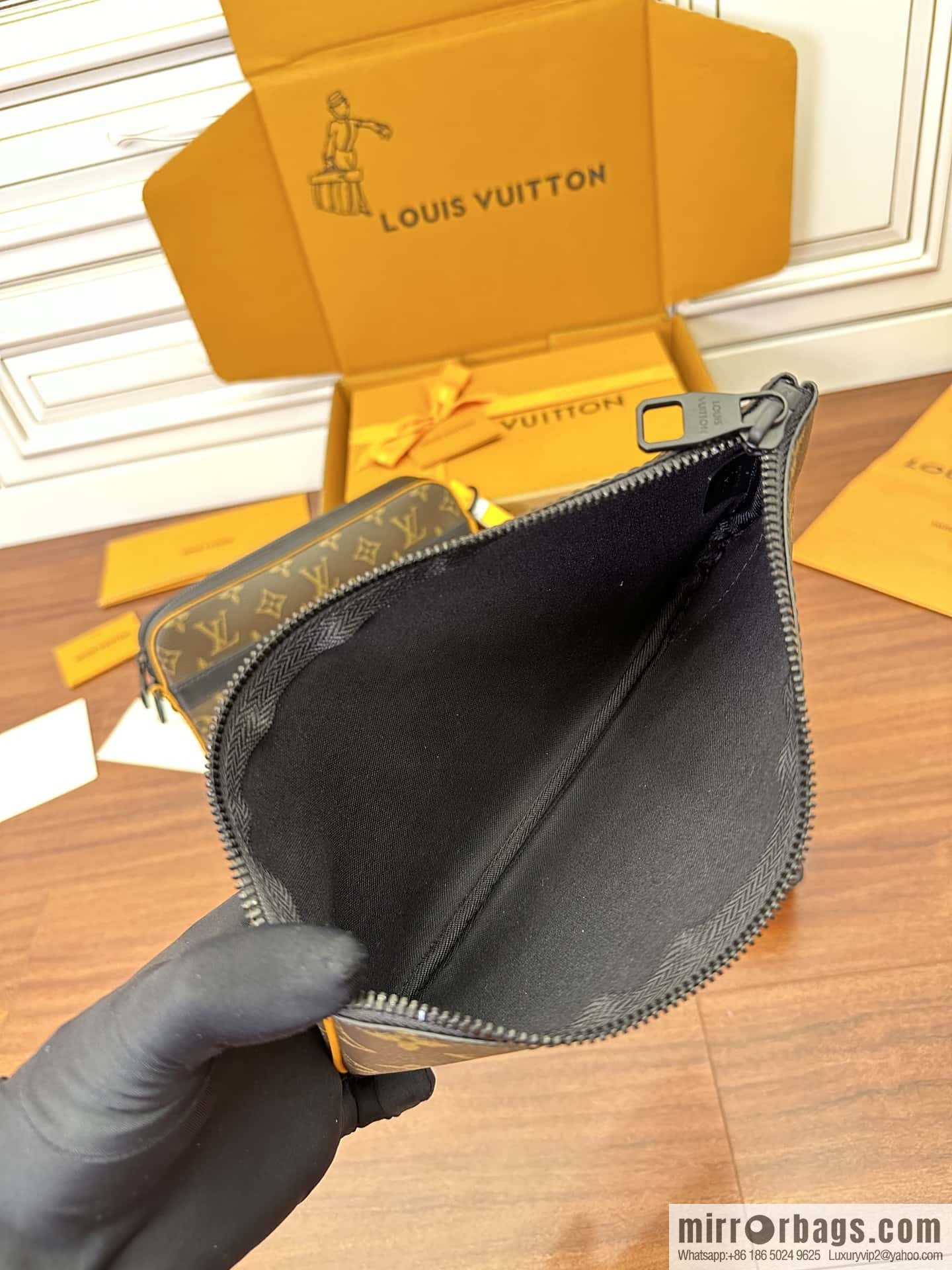 LV M46694 Trio Messenger