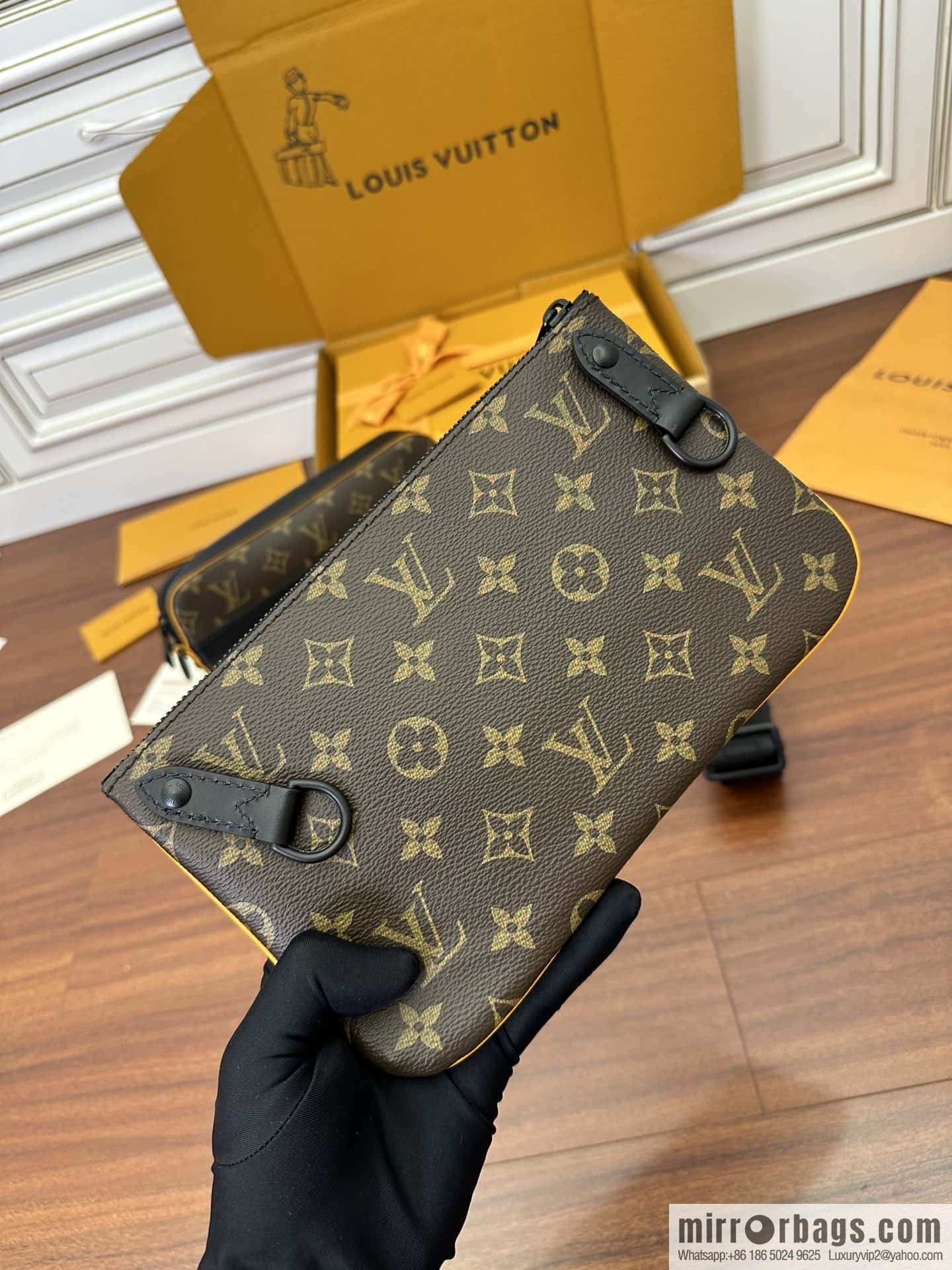 LV M46694 Trio Messenger