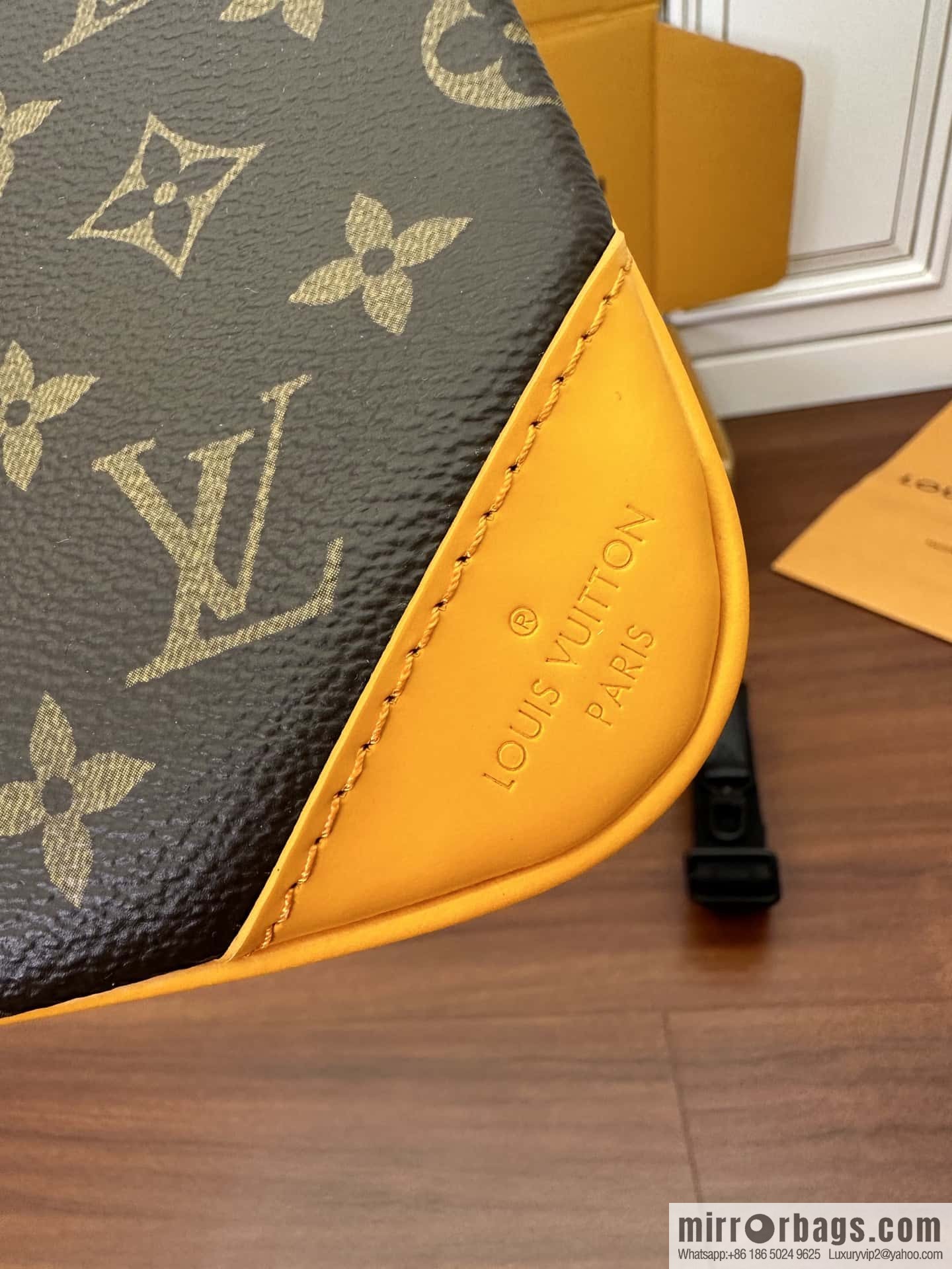 LV M46694 Trio Messenger