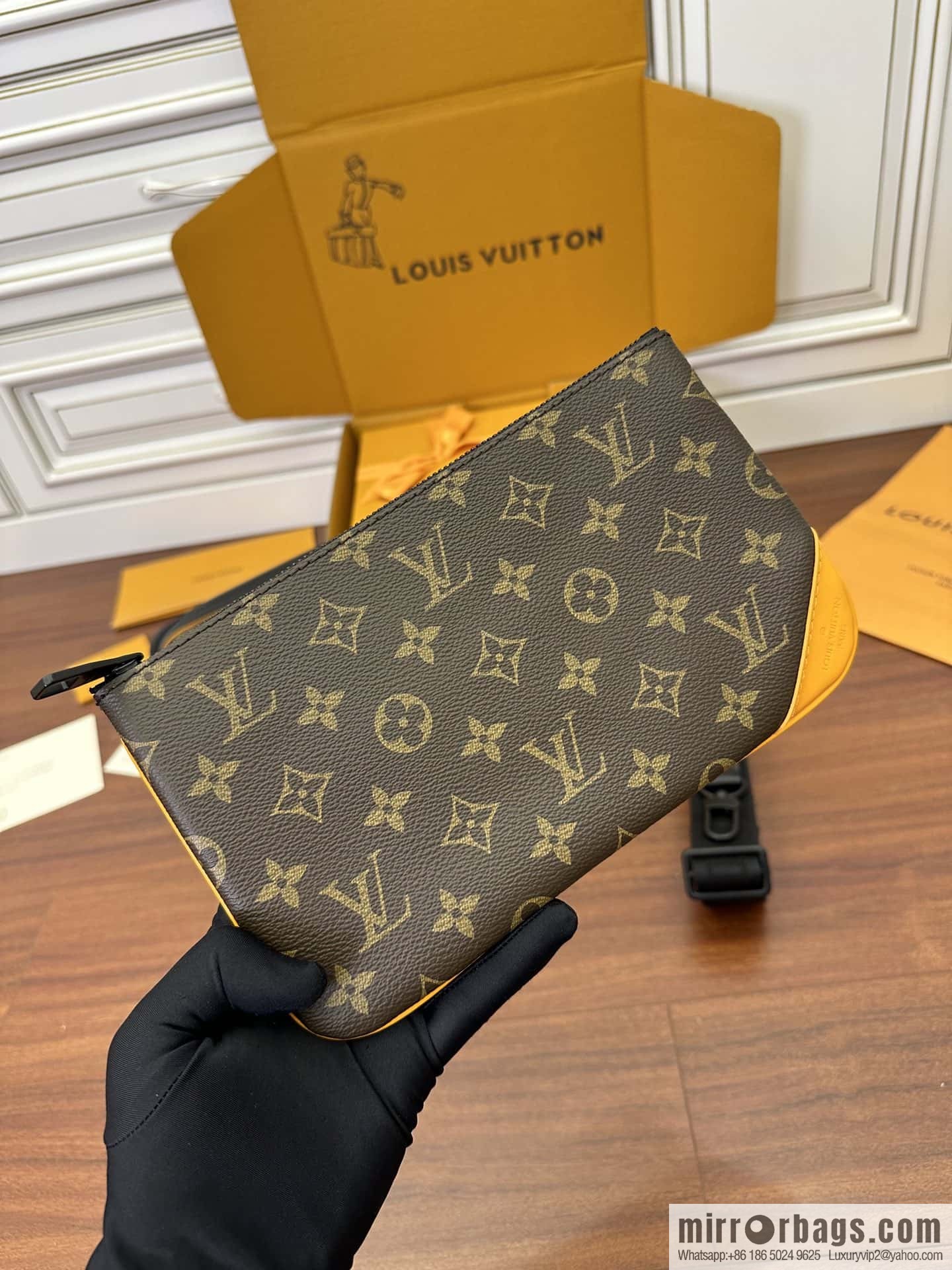 LV M46694 Trio Messenger