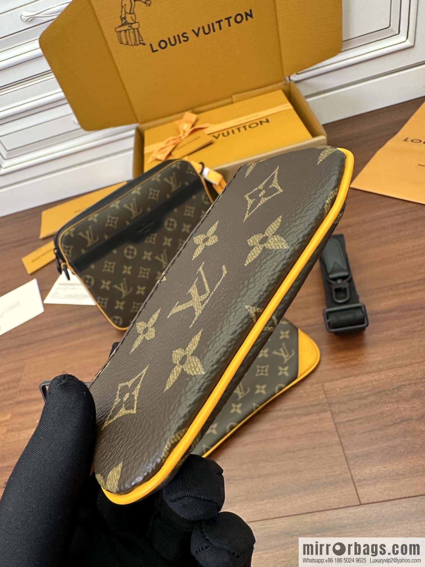 LV M46694 Trio Messenger