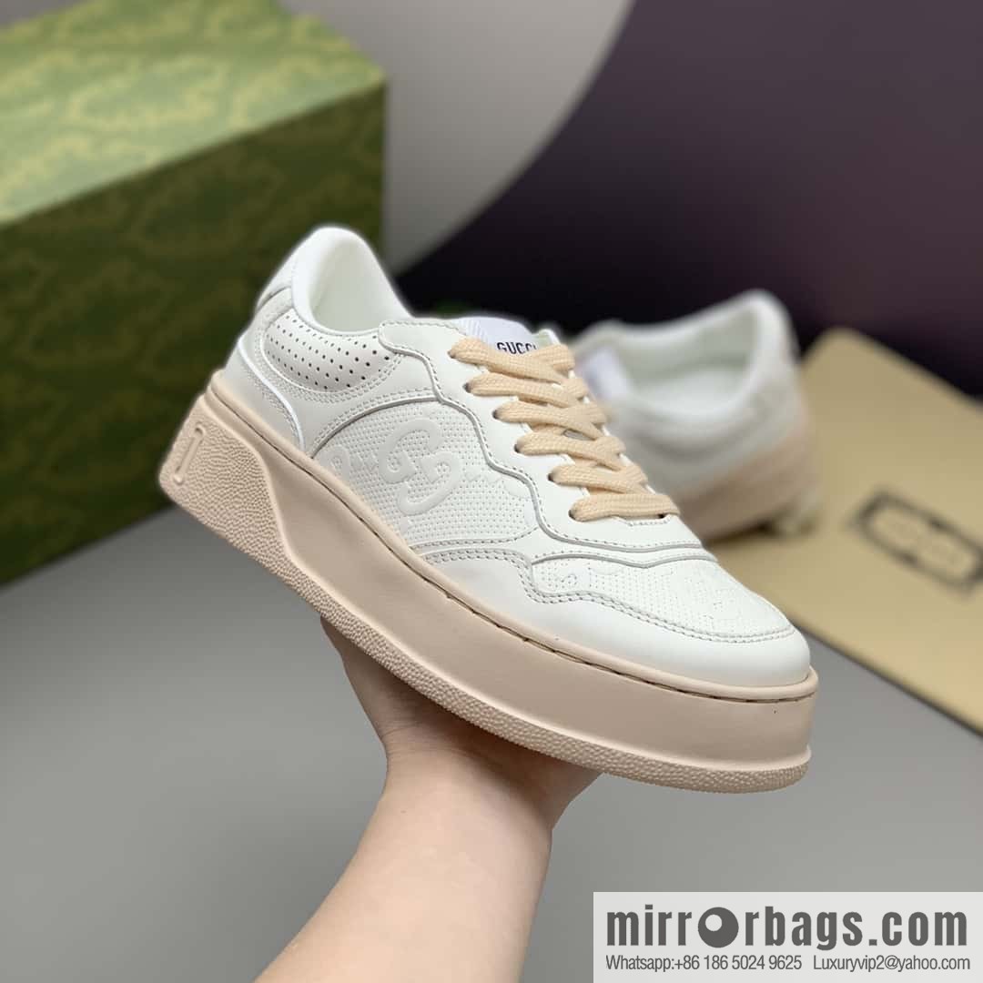 GUCCI is presented in GG printed canvas details, cowhide material, women's sports and leisure shoes