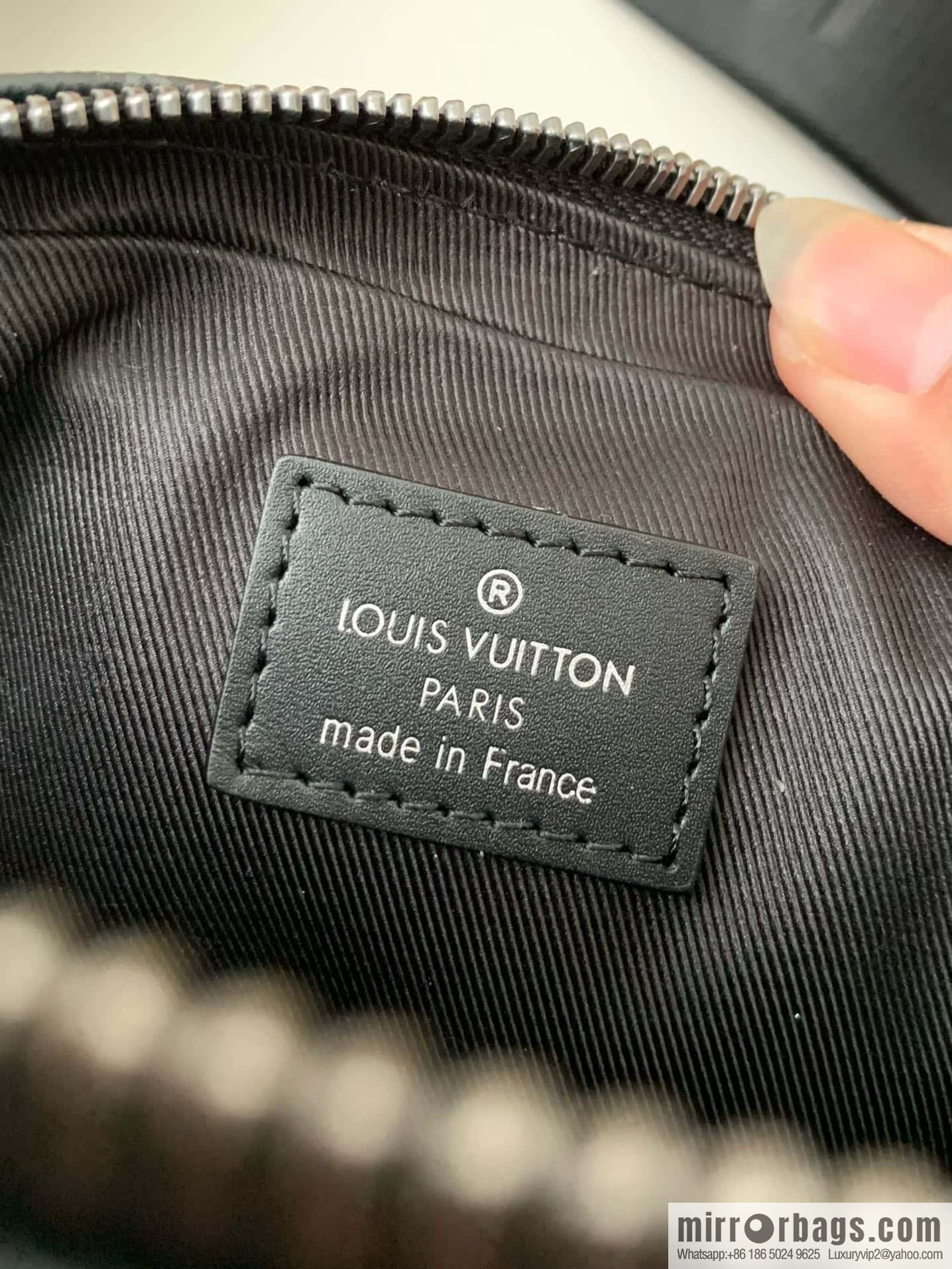 LV M82770 Nano Porte Documents Voyage