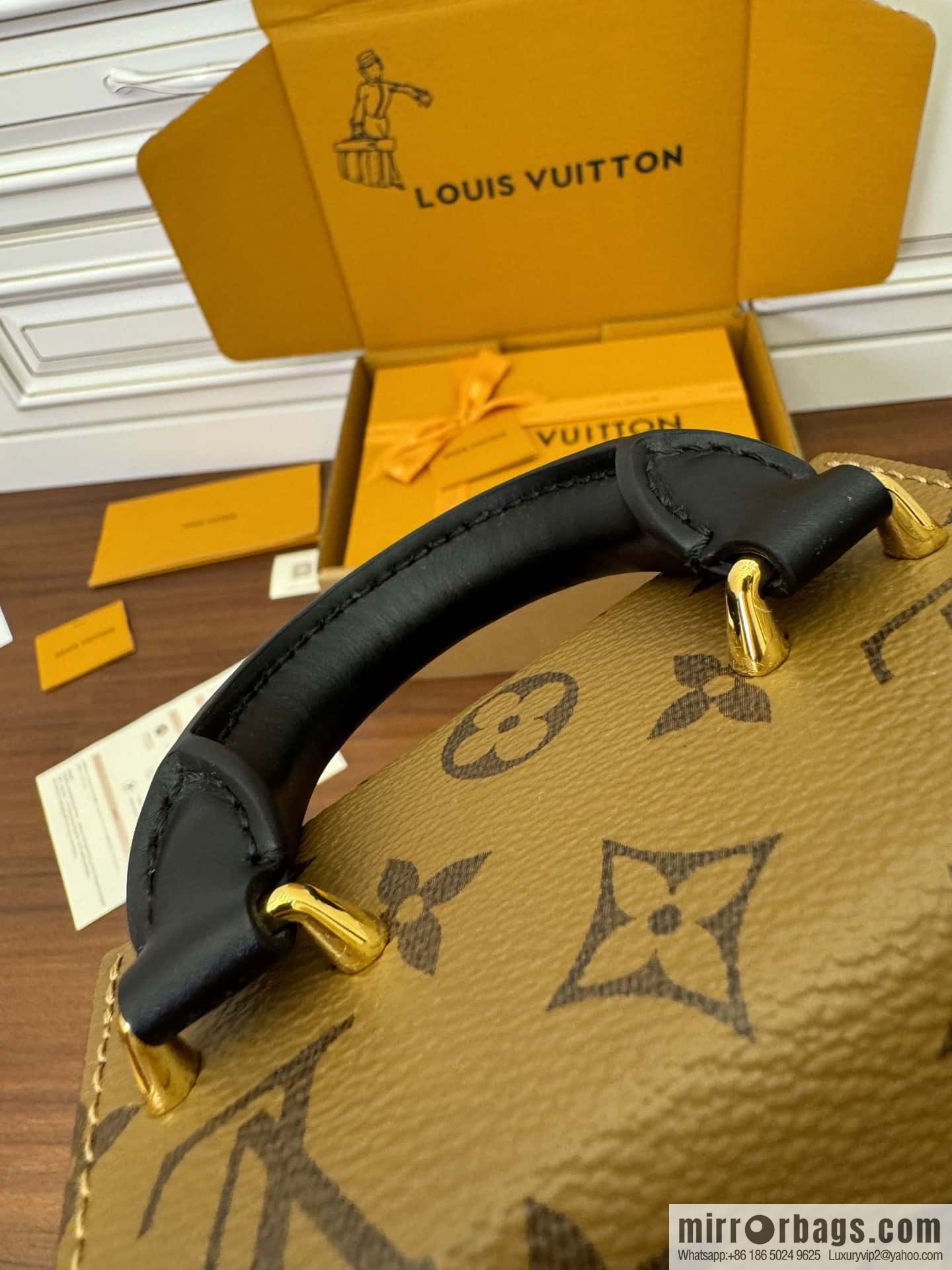 LV M82465 CAMERA BOX handbag