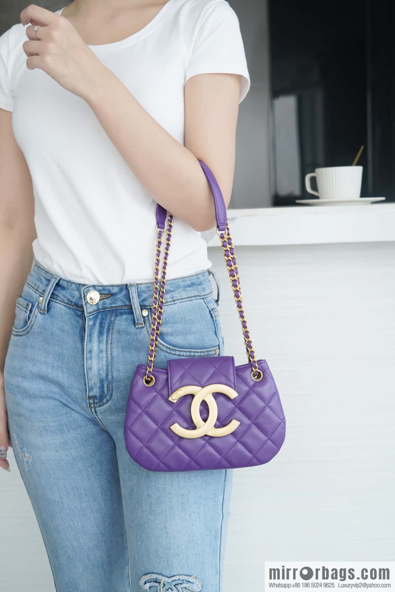 CHANEL Vintage large mail carrier bag AS4609 B15010 NS840