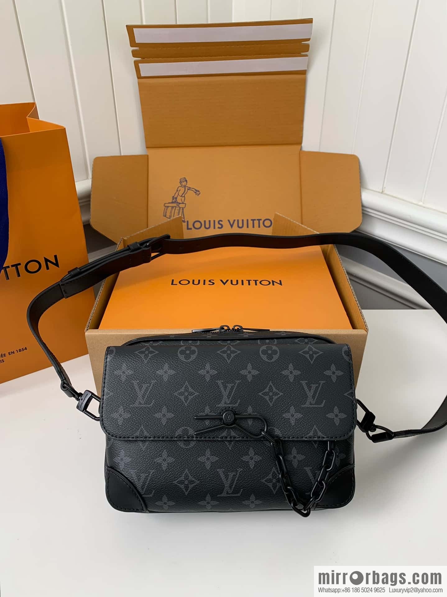 Louis Vuitton M46795 Steamer Messenger