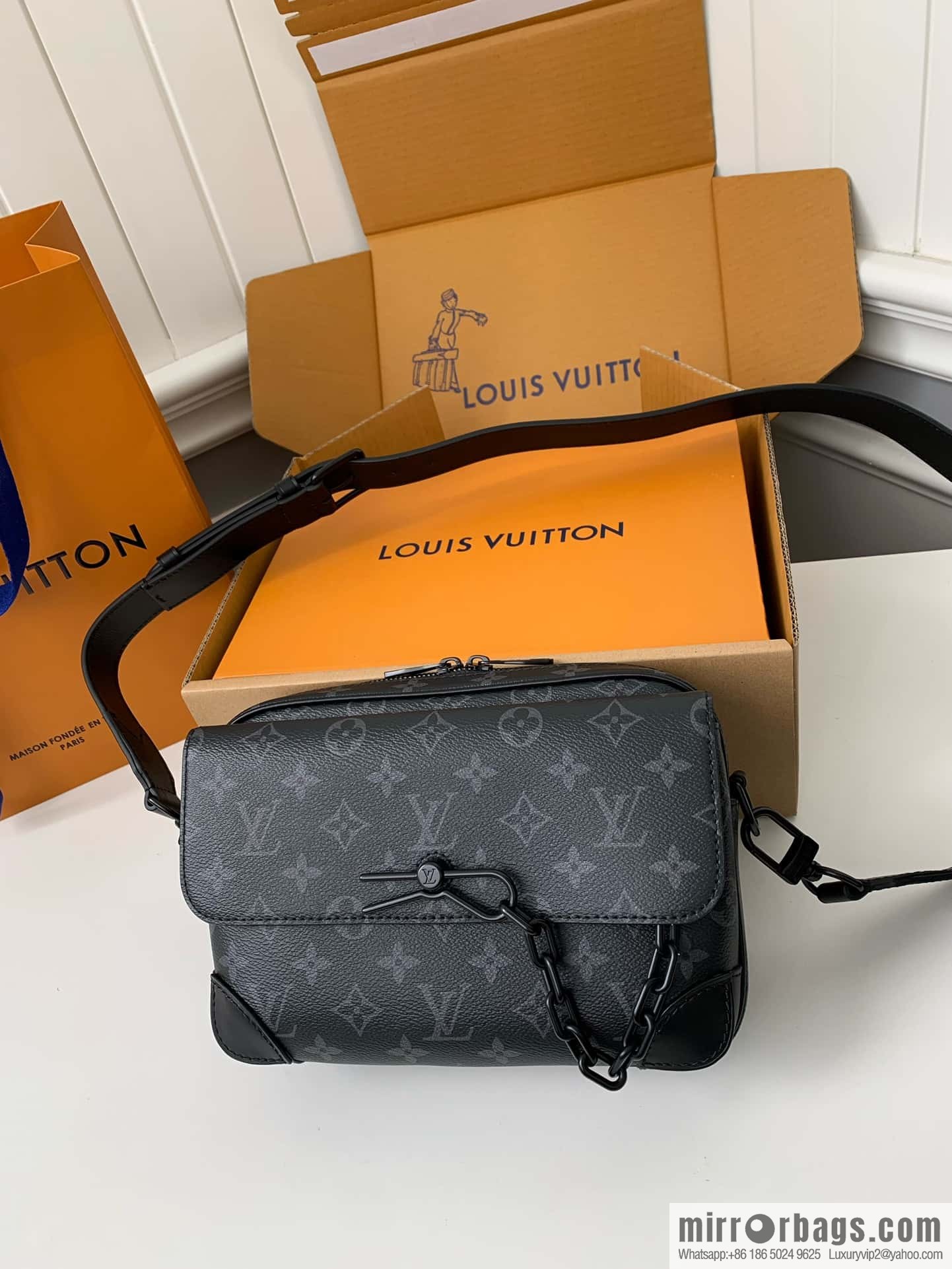 Louis Vuitton M46795 Steamer Messenger